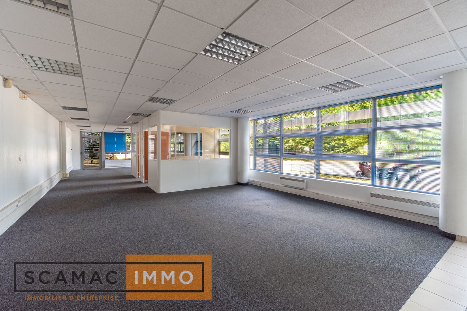 local d'activités de 3 403m², Combs-la-Ville (Seine-et-Marne)