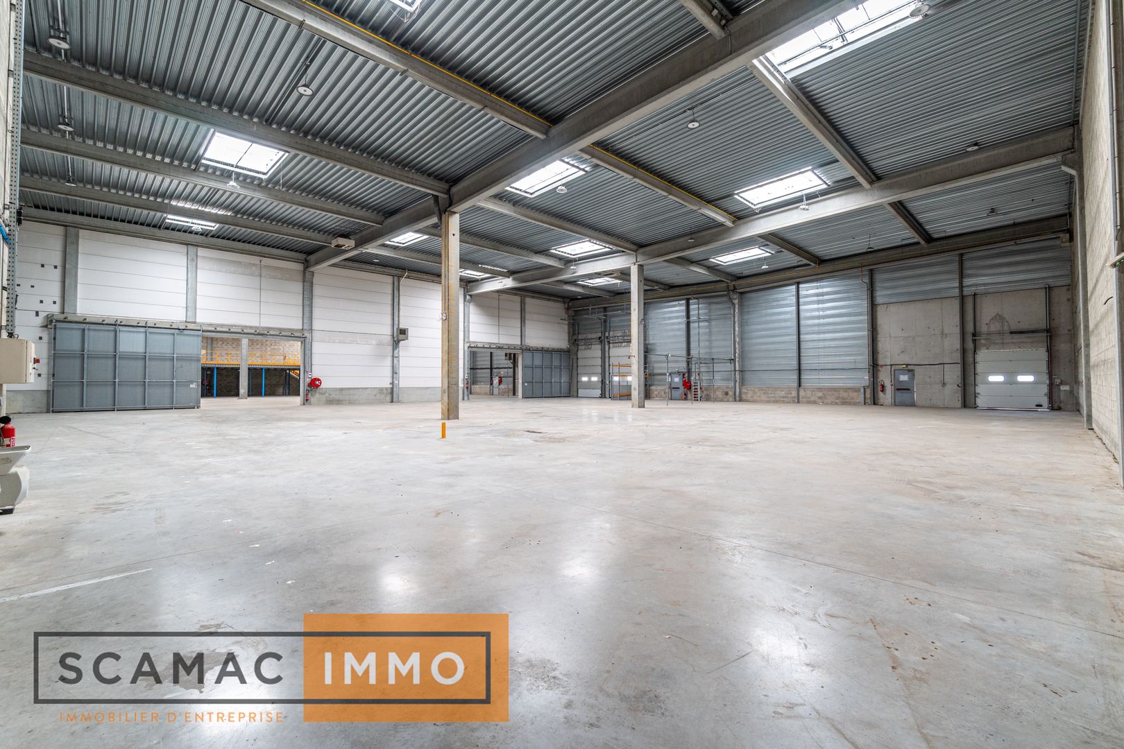 local d'activités de 3 403m², Combs-la-Ville (Seine-et-Marne)