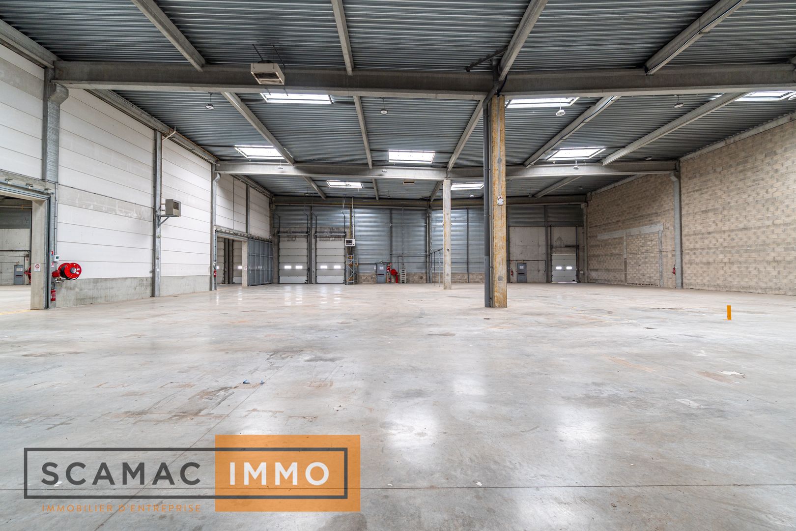 local d'activités de 3 403m², Combs-la-Ville (Seine-et-Marne)