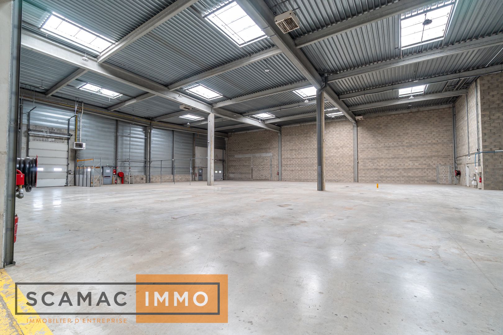 local d'activités de 3 403m², Combs-la-Ville (Seine-et-Marne)