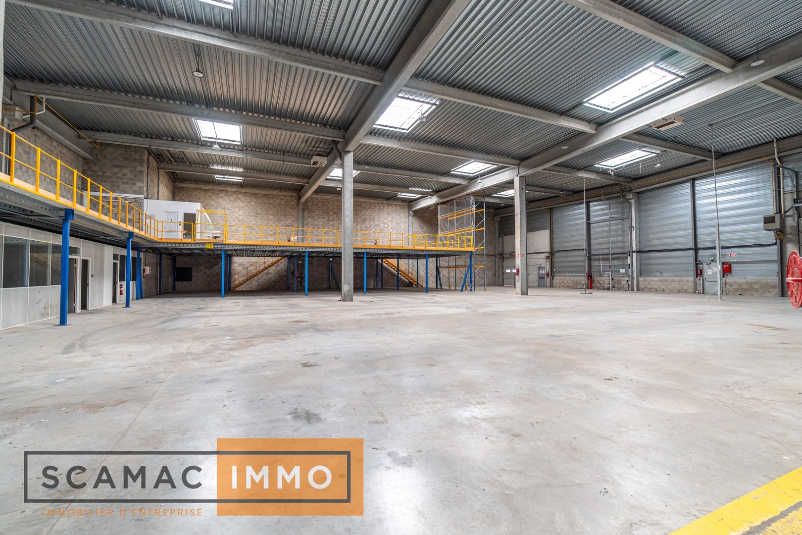 local d'activités de 3 403m², Combs-la-Ville (Seine-et-Marne)