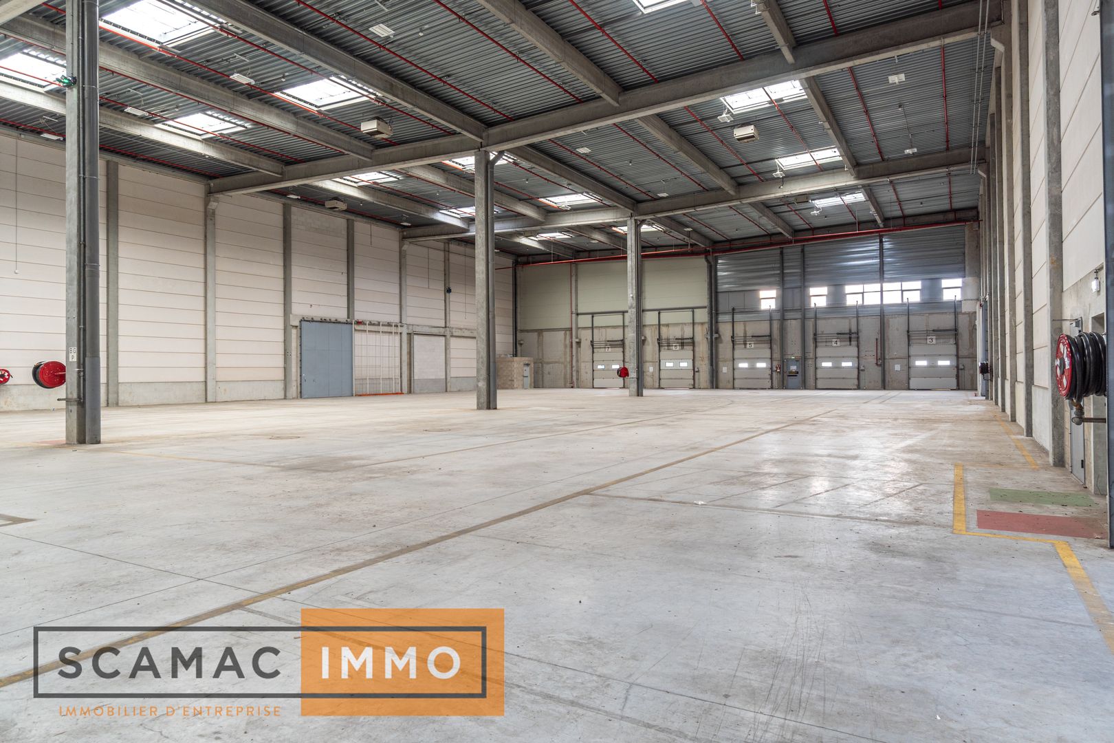 local d'activités de 5 978m², Combs-la-Ville (Seine-et-Marne)