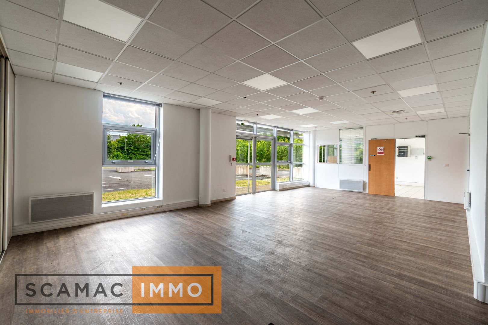 local d'activités de 5 978m², Combs-la-Ville (Seine-et-Marne)