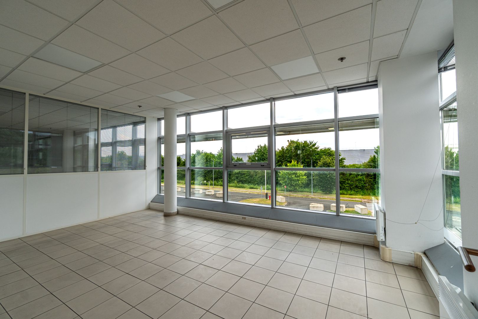 local d'activités de 17 271m², Combs-la-Ville (Seine-et-Marne)
