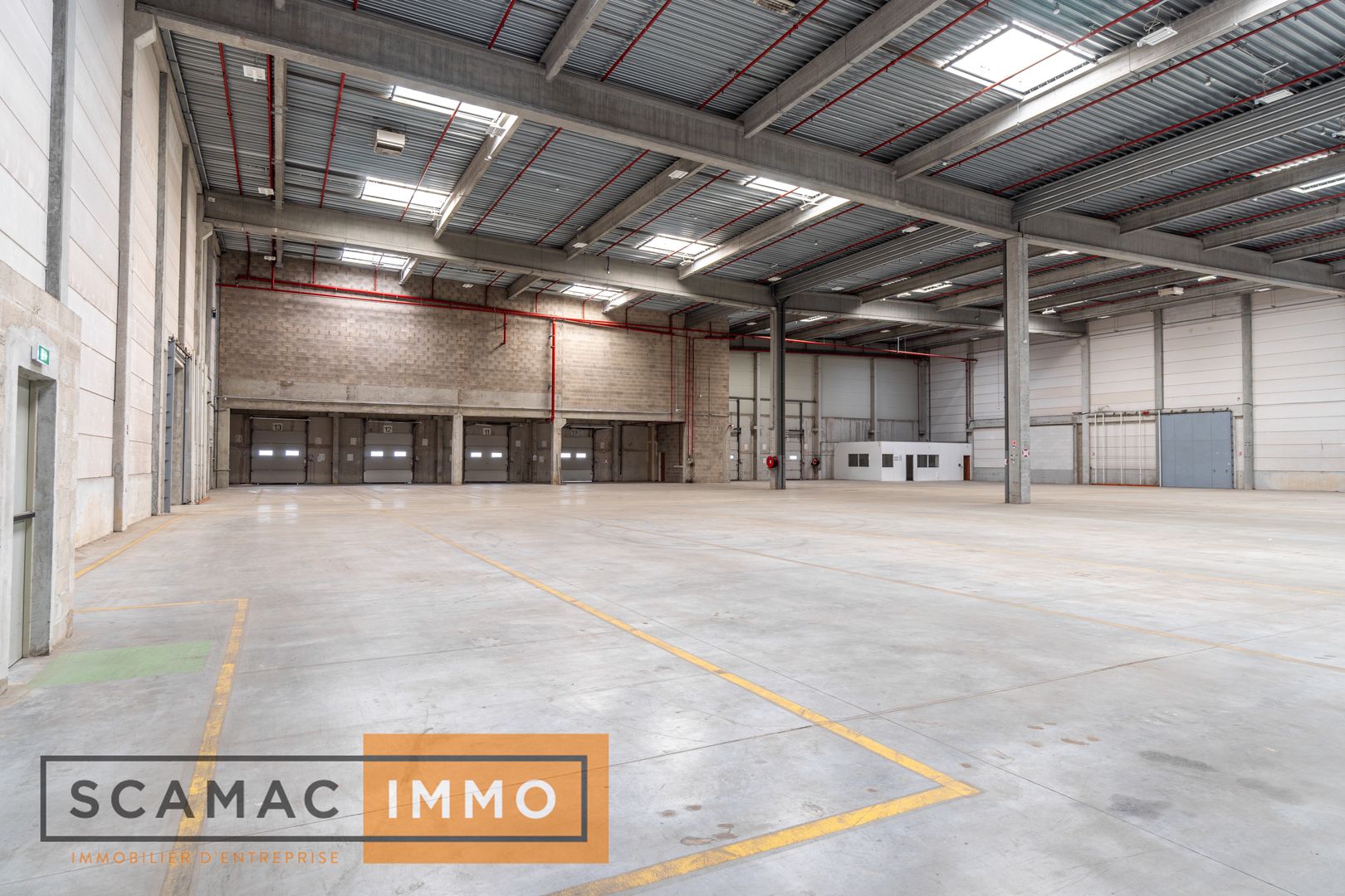 local d'activités de 5 978m², Combs-la-Ville (Seine-et-Marne)