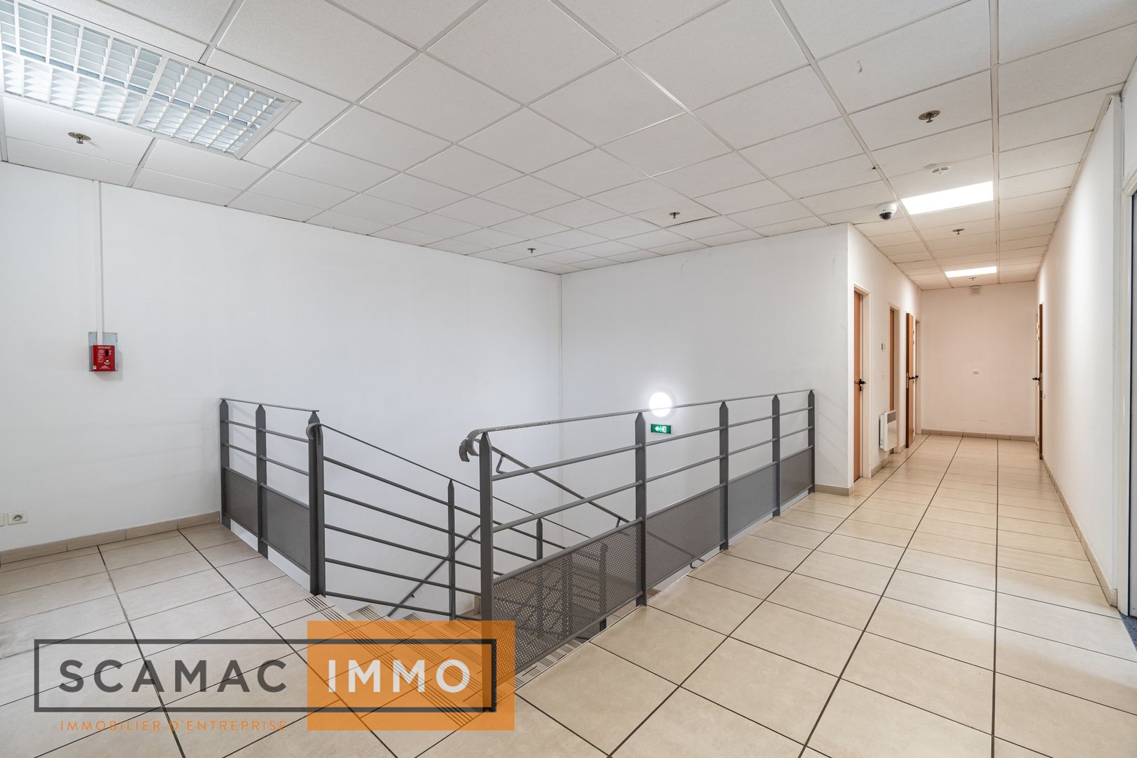 local d'activités de 5 978m², Combs-la-Ville (Seine-et-Marne)