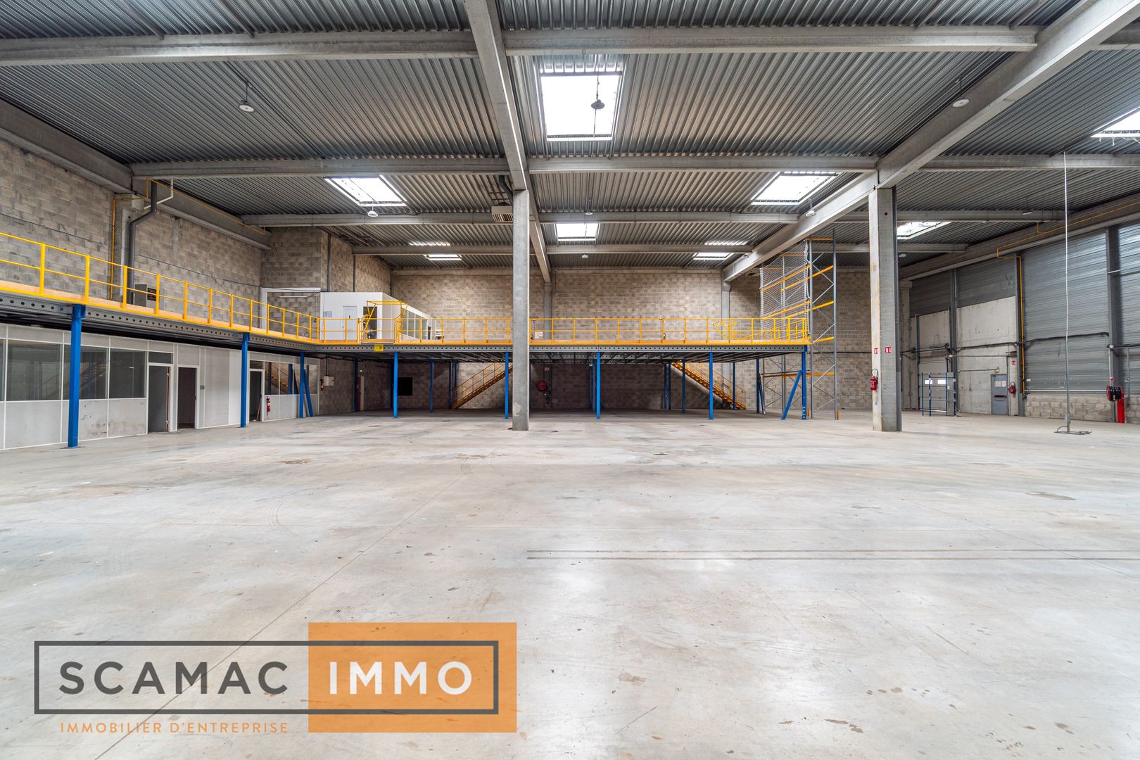 local d'activités de 1 726m², Combs-la-Ville (Seine-et-Marne)