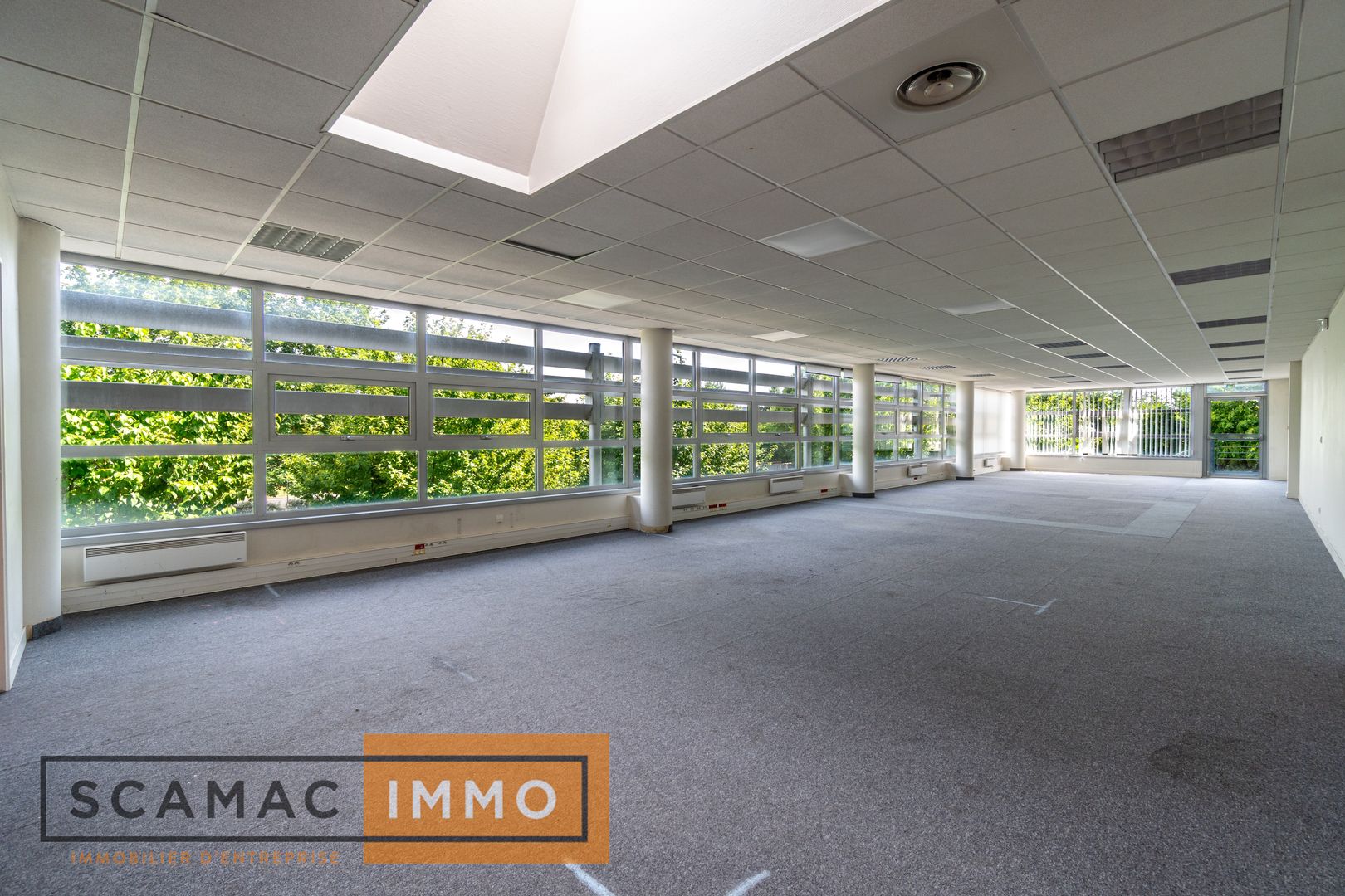 local d'activités de 1 726m², Combs-la-Ville (Seine-et-Marne)