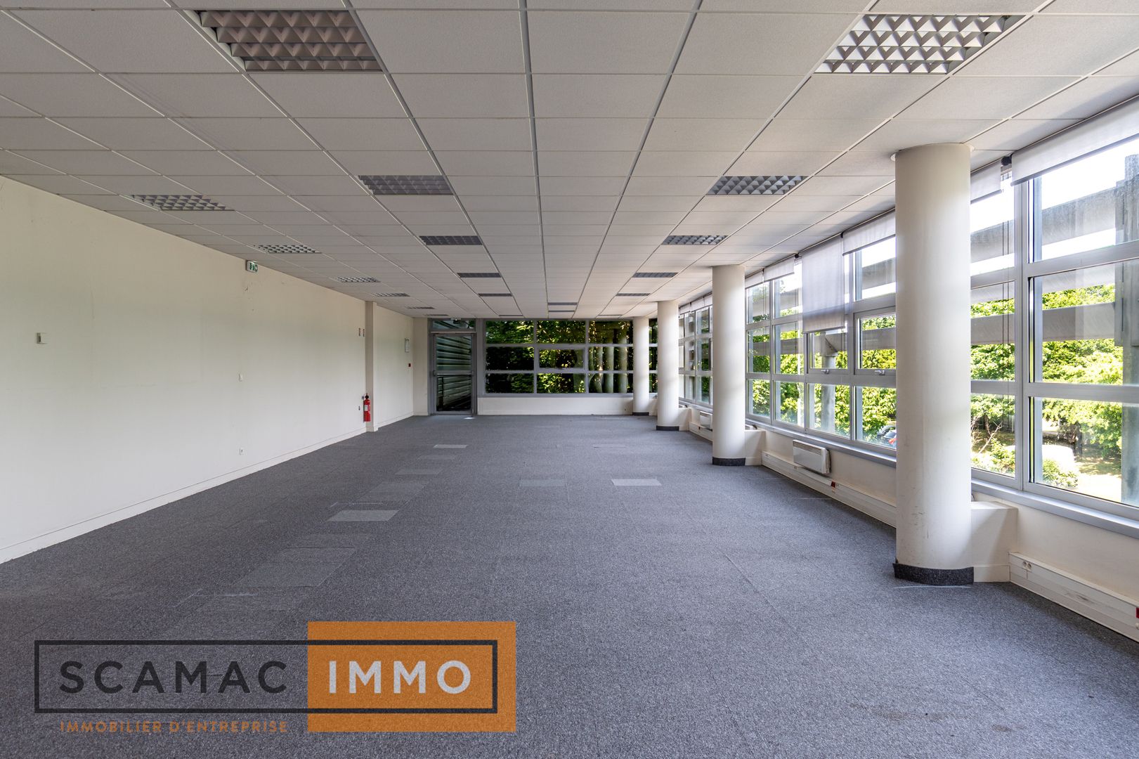 local d'activités de 1 726m², Combs-la-Ville (Seine-et-Marne)