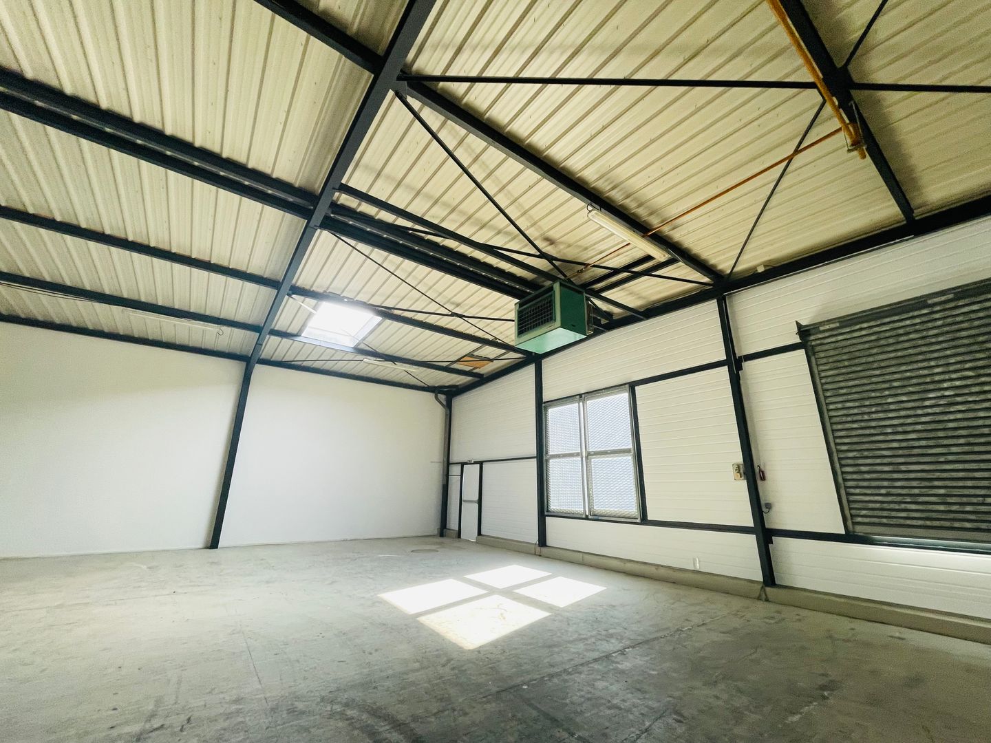 entrepôt de 892m², Ivry-sur-Seine (Val-de-Marne)