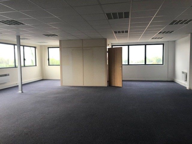 local d'activités de 1&nbsp;500m², Ivry-sur-Seine (Val-de-Marne)