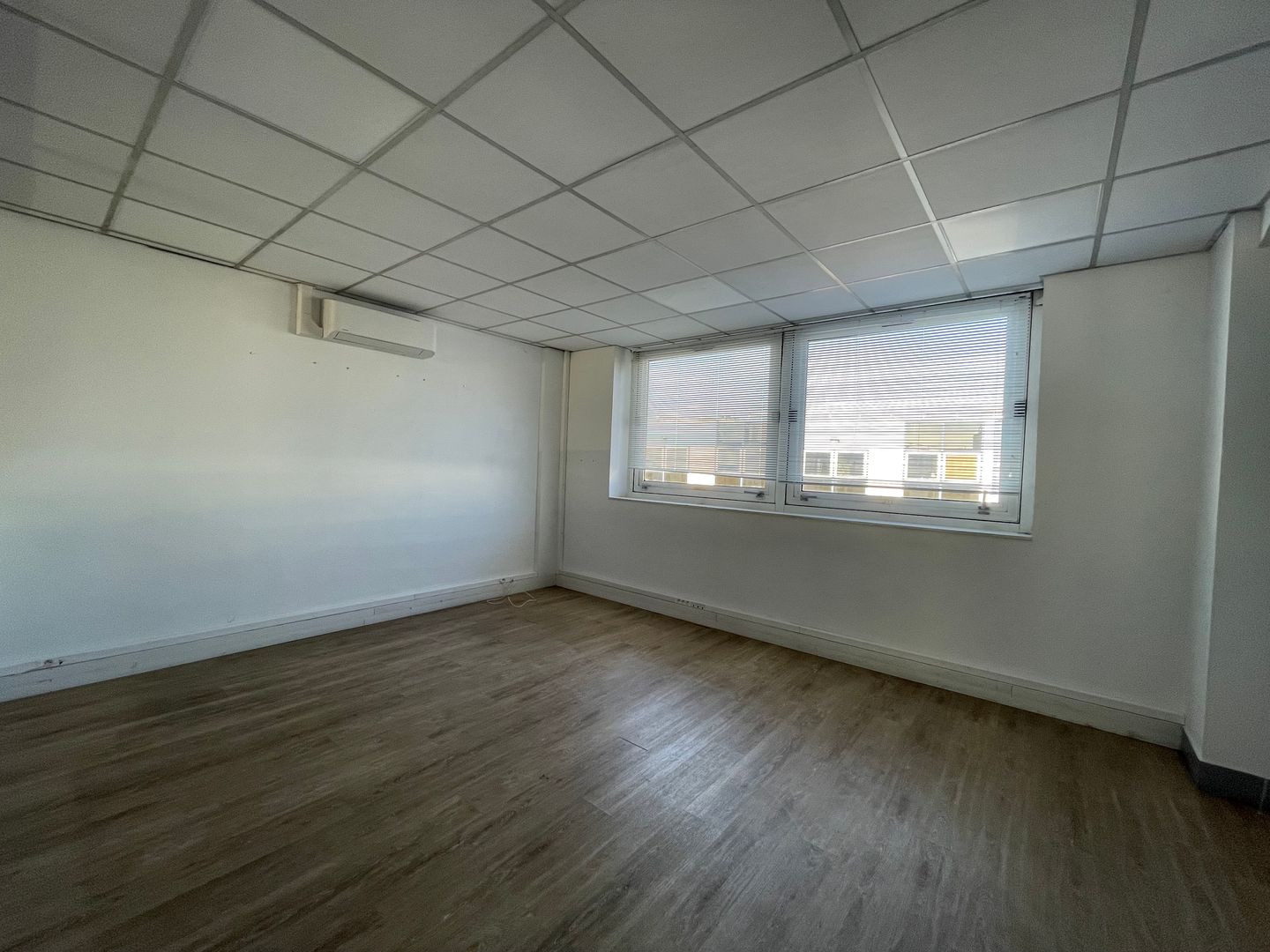 local d'activités de 398m², Vitry-sur-Seine (Val-de-Marne)