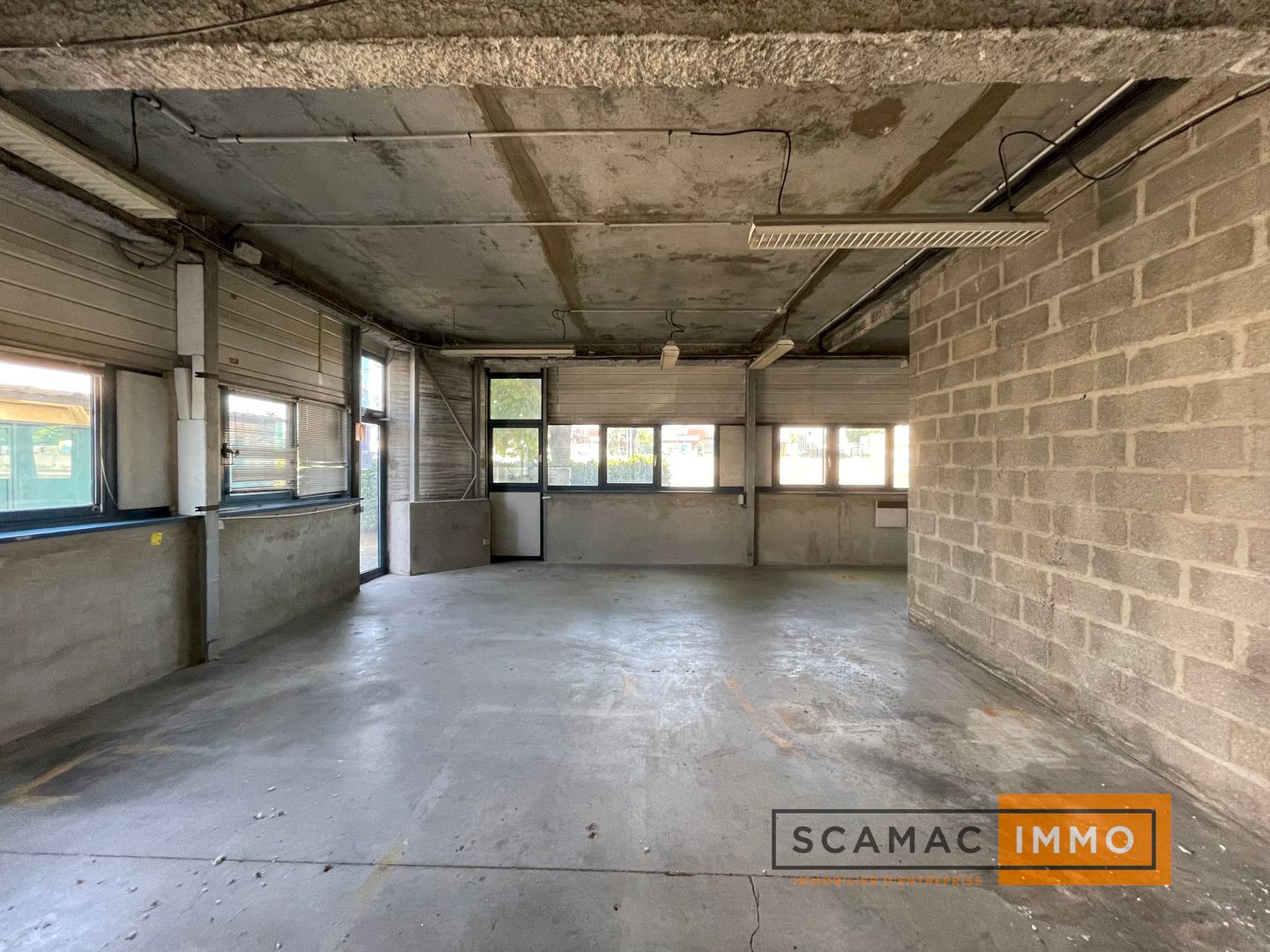 entrepôt de 671m², Fresnes (Val-de-Marne)