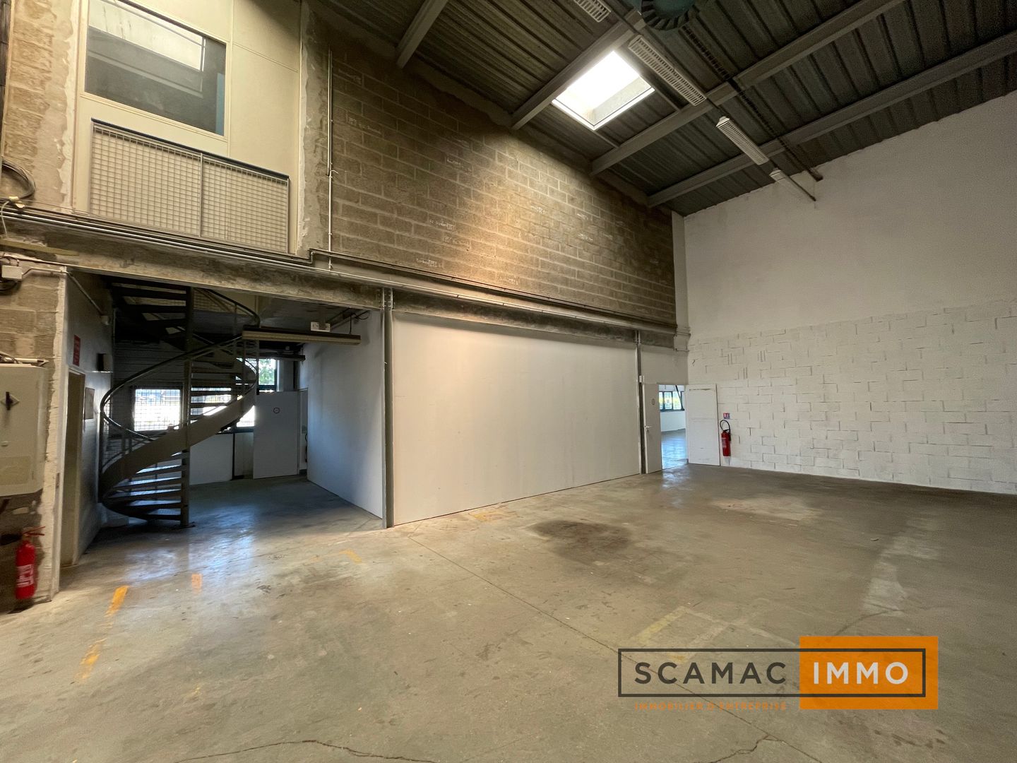 entrepôt de 671m², Fresnes (Val-de-Marne)