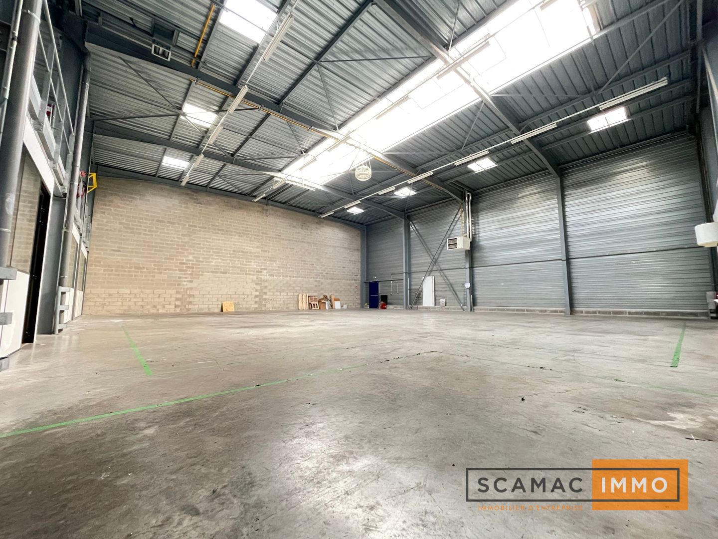 local d'activités de 660m², Chilly-Mazarin (Essonne)