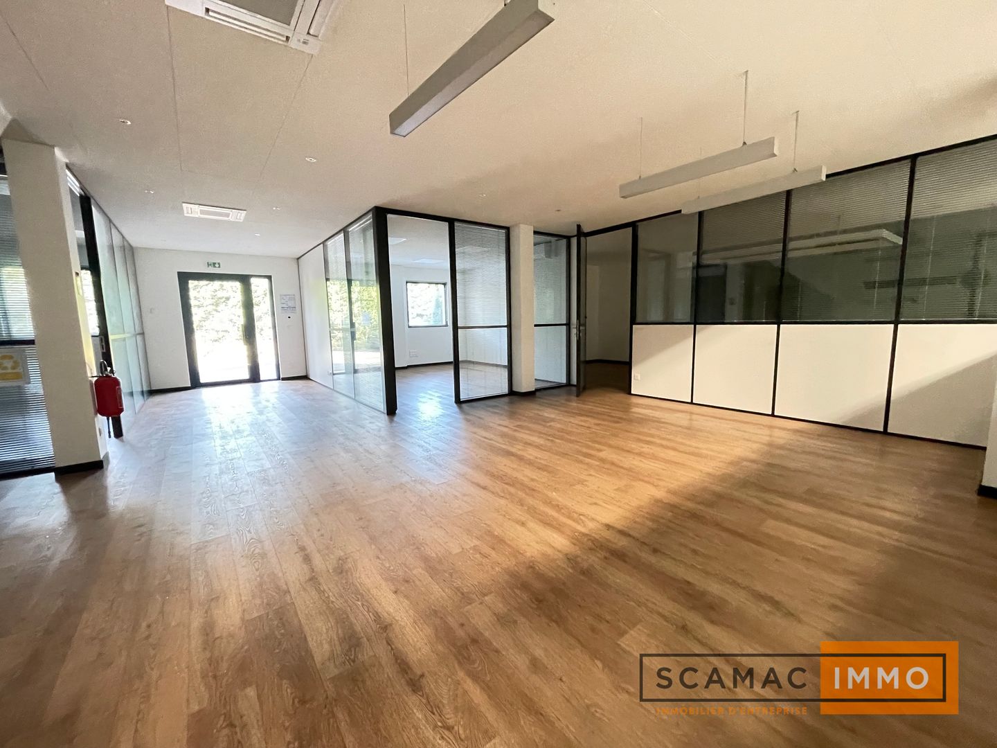 local d'activités de 660m², Chilly-Mazarin (Essonne)