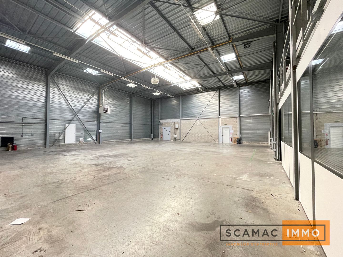 local d'activités de 660m², Chilly-Mazarin (Essonne)