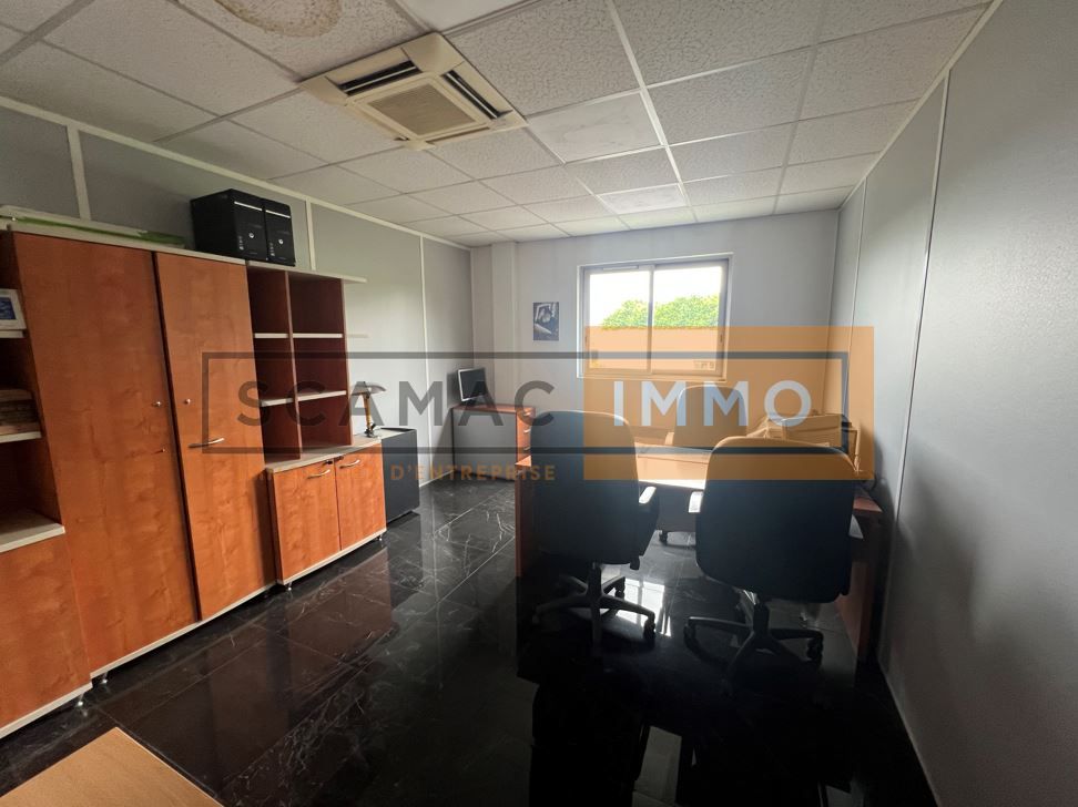 local d'activités de 800m², Claye-Souilly (Seine-et-Marne)