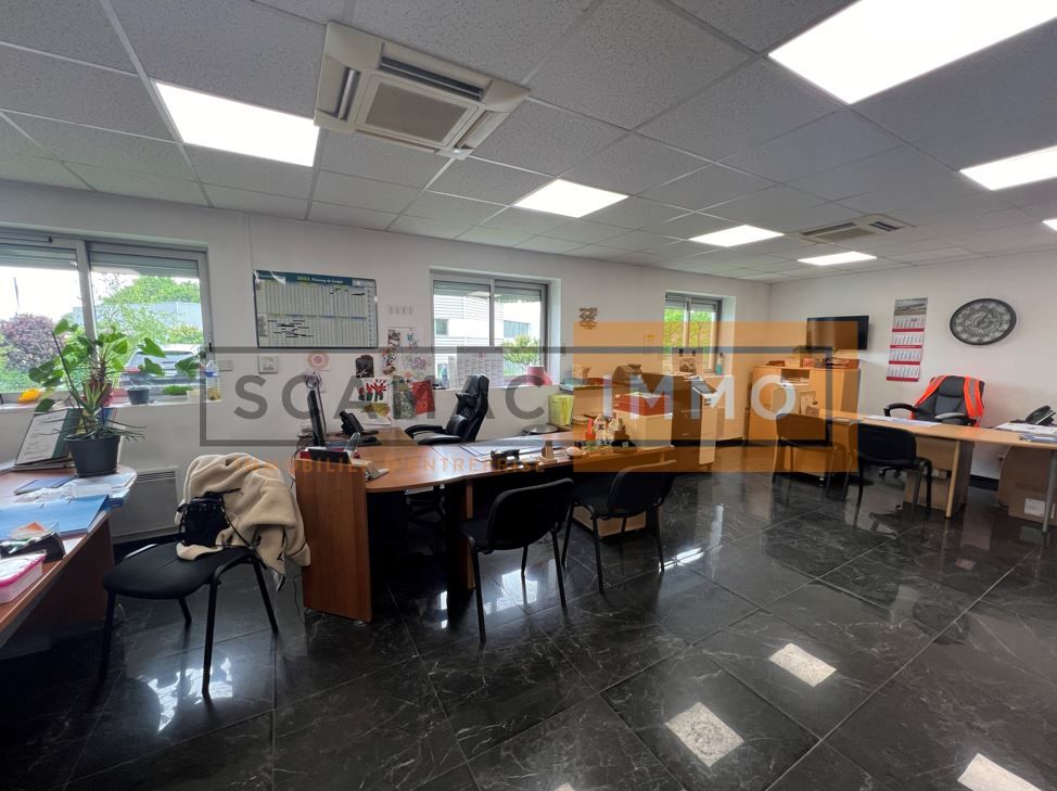 local d'activités de 800m², Claye-Souilly (Seine-et-Marne)