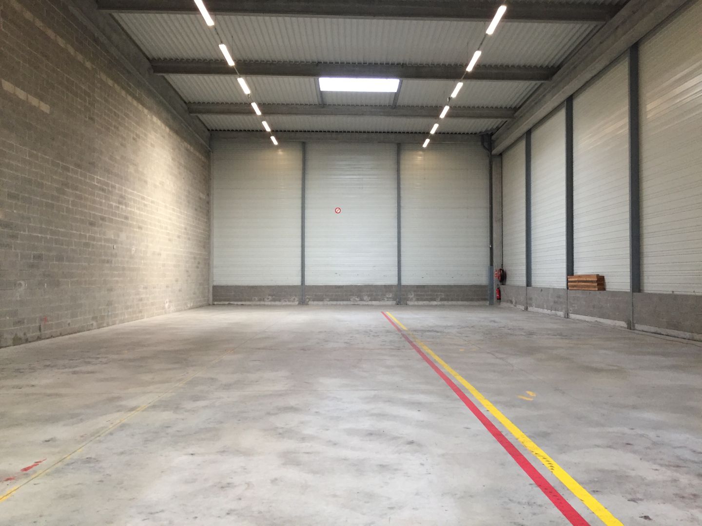 local d'activités de 679m², Mitry-Mory (Seine-et-Marne)