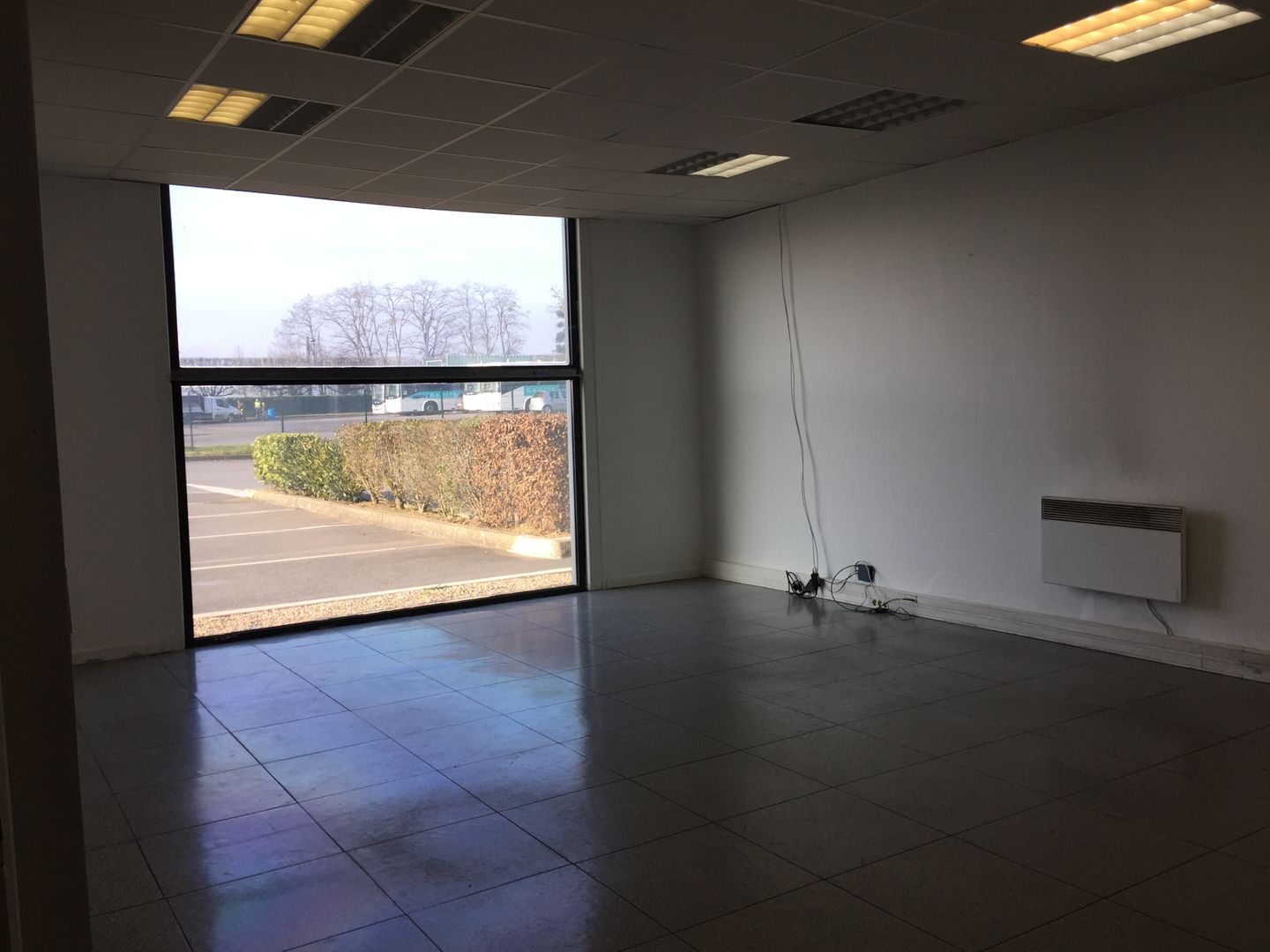 local d'activités de 679m², Mitry-Mory (Seine-et-Marne)