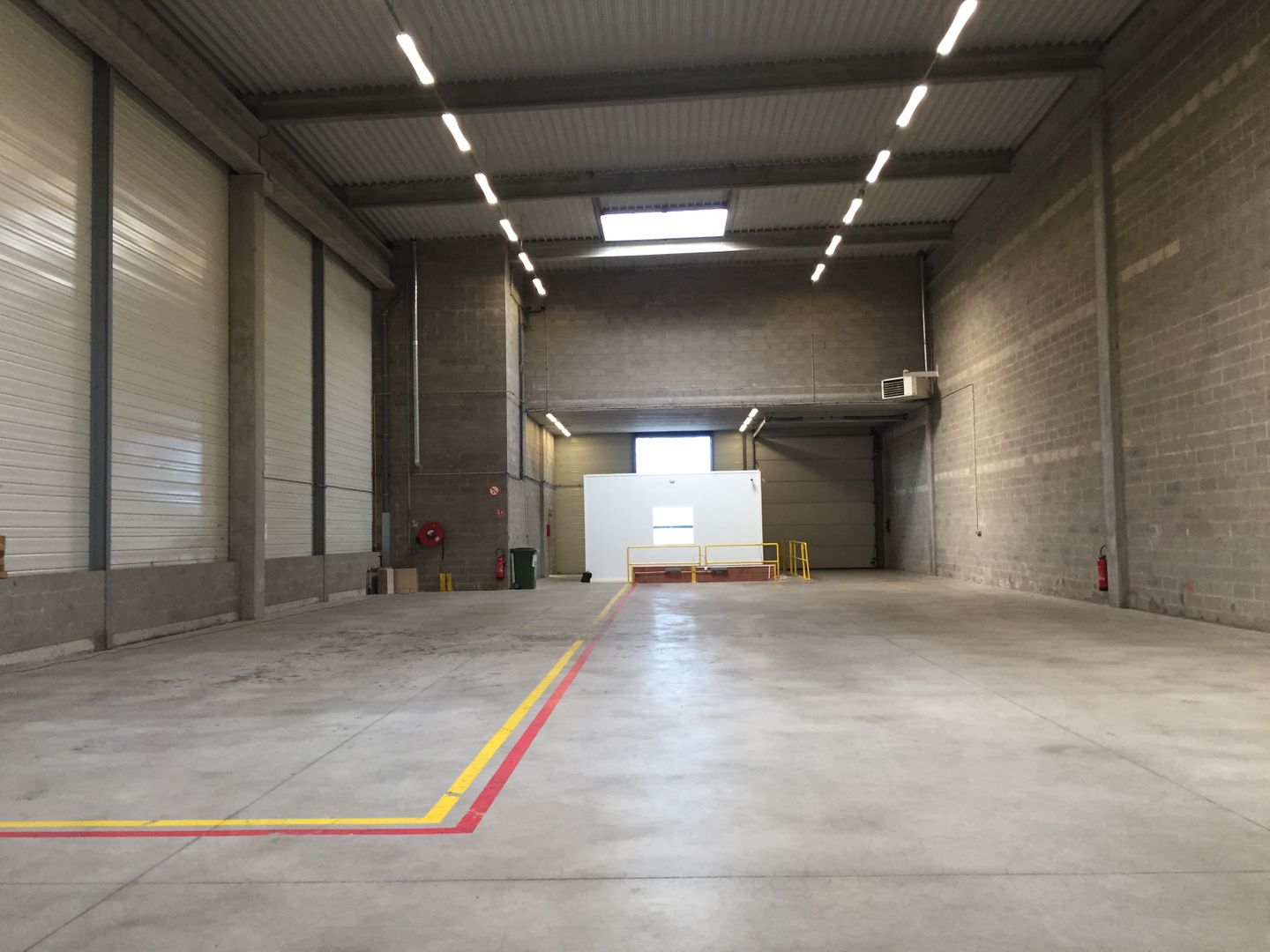 local d'activités de 679m², Mitry-Mory (Seine-et-Marne)