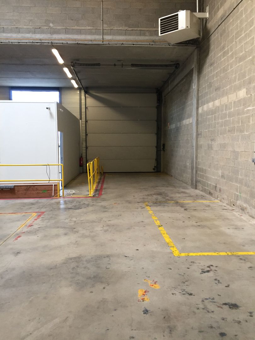 local d'activités de 679m², Mitry-Mory (Seine-et-Marne)