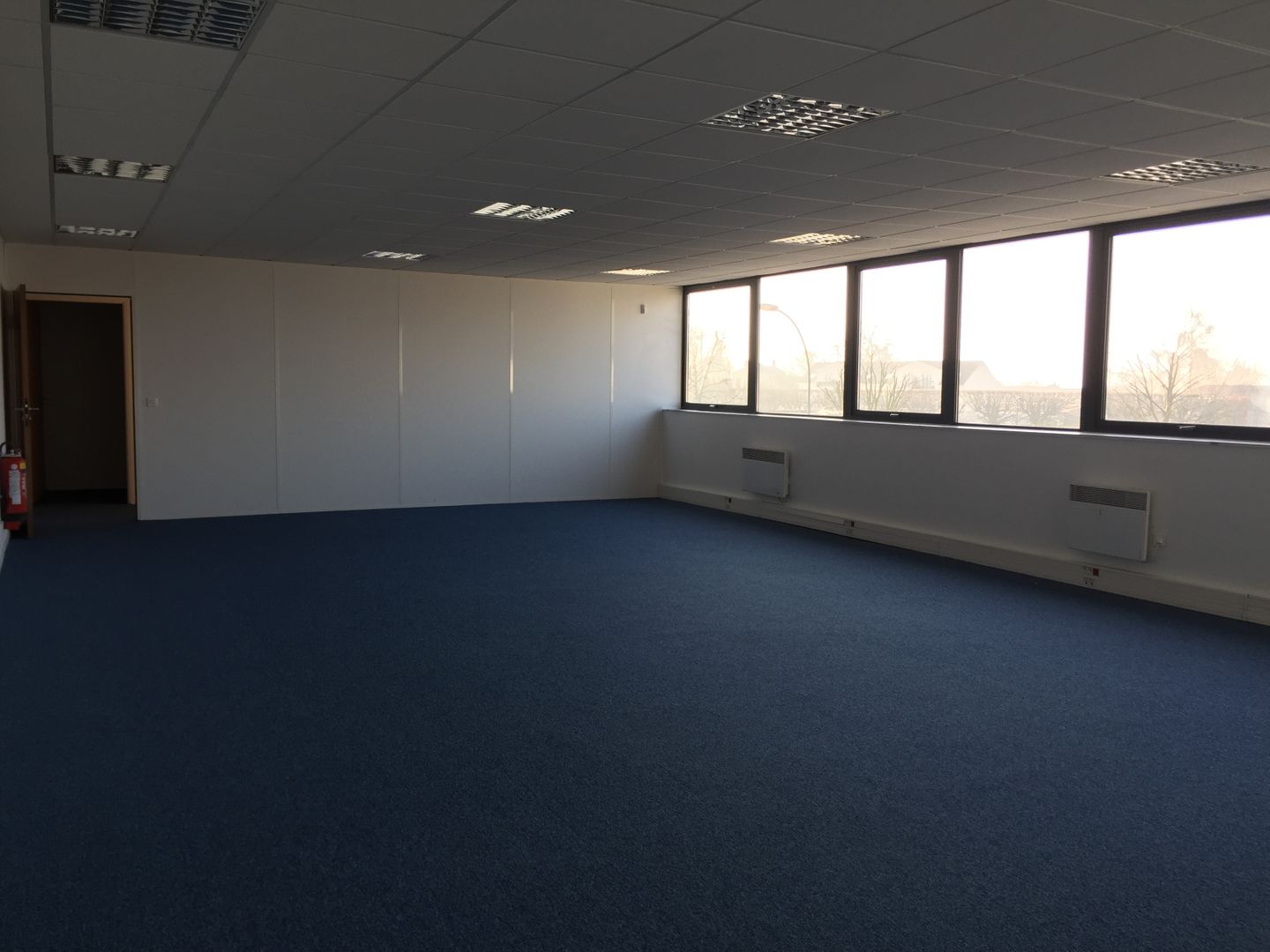 local d'activités de 679m², Mitry-Mory (Seine-et-Marne)