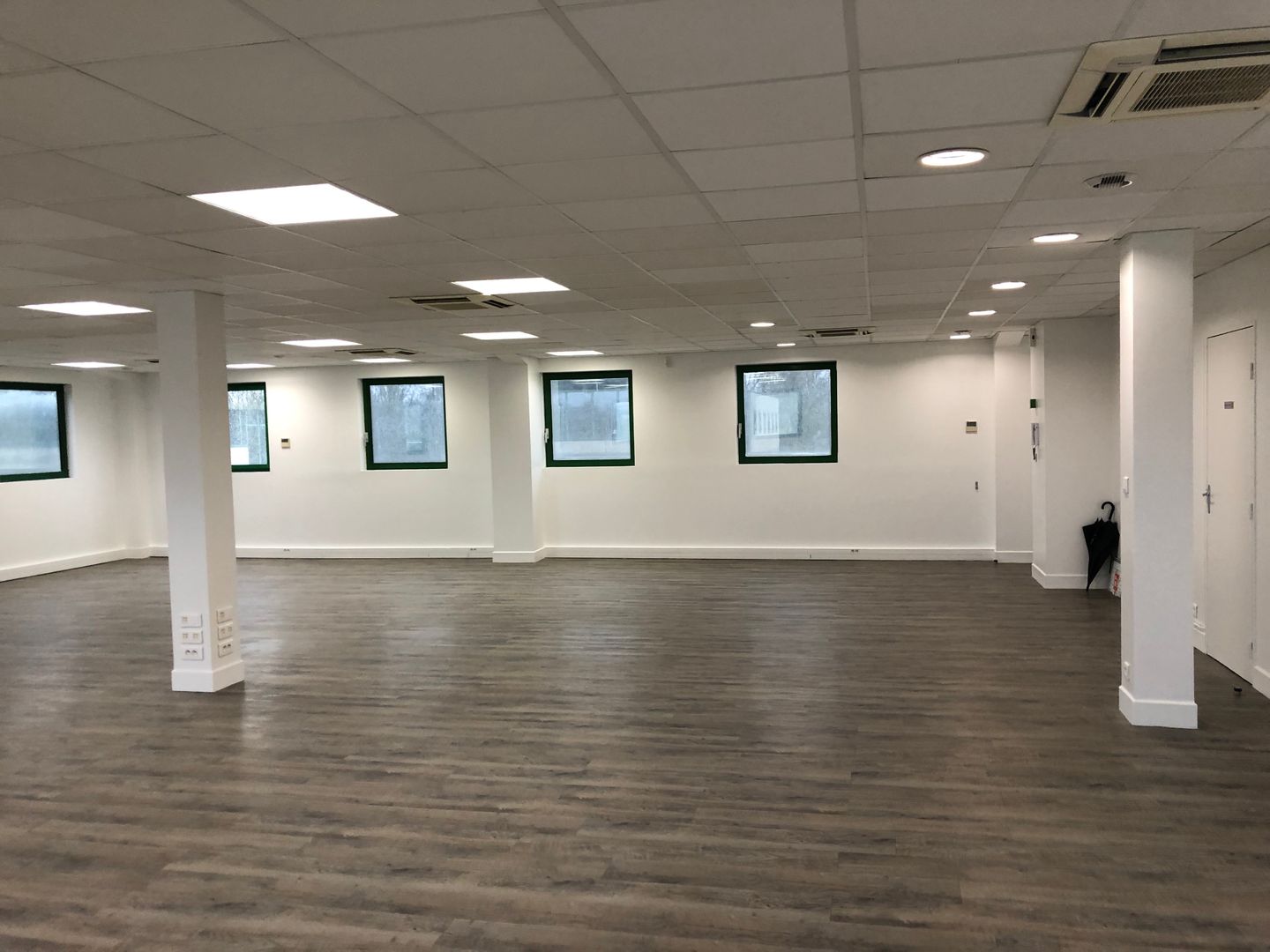 bureau de 181m², Viry-Châtillon (Essonne)