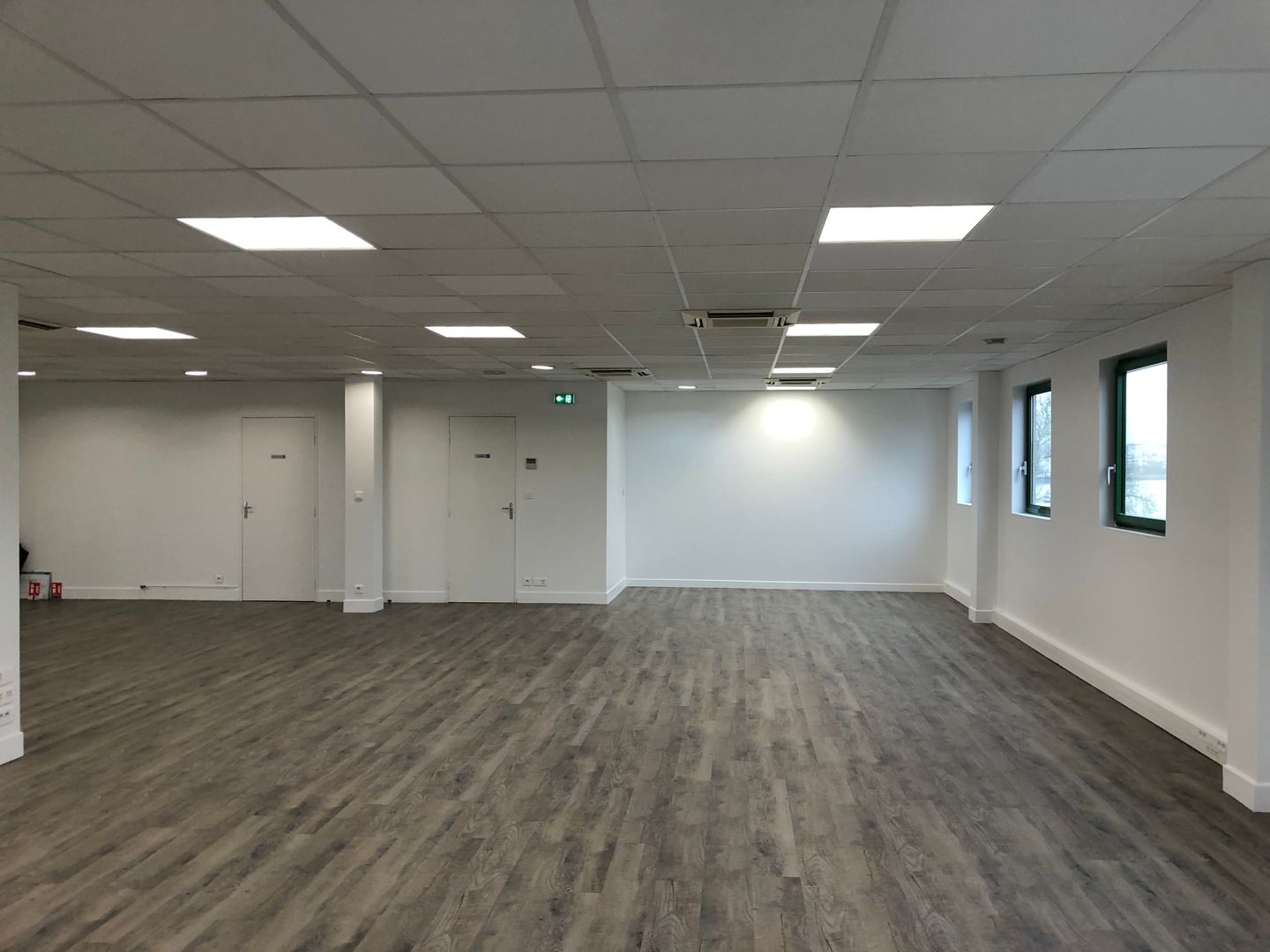 bureau de 181m², Viry-Châtillon (Essonne)