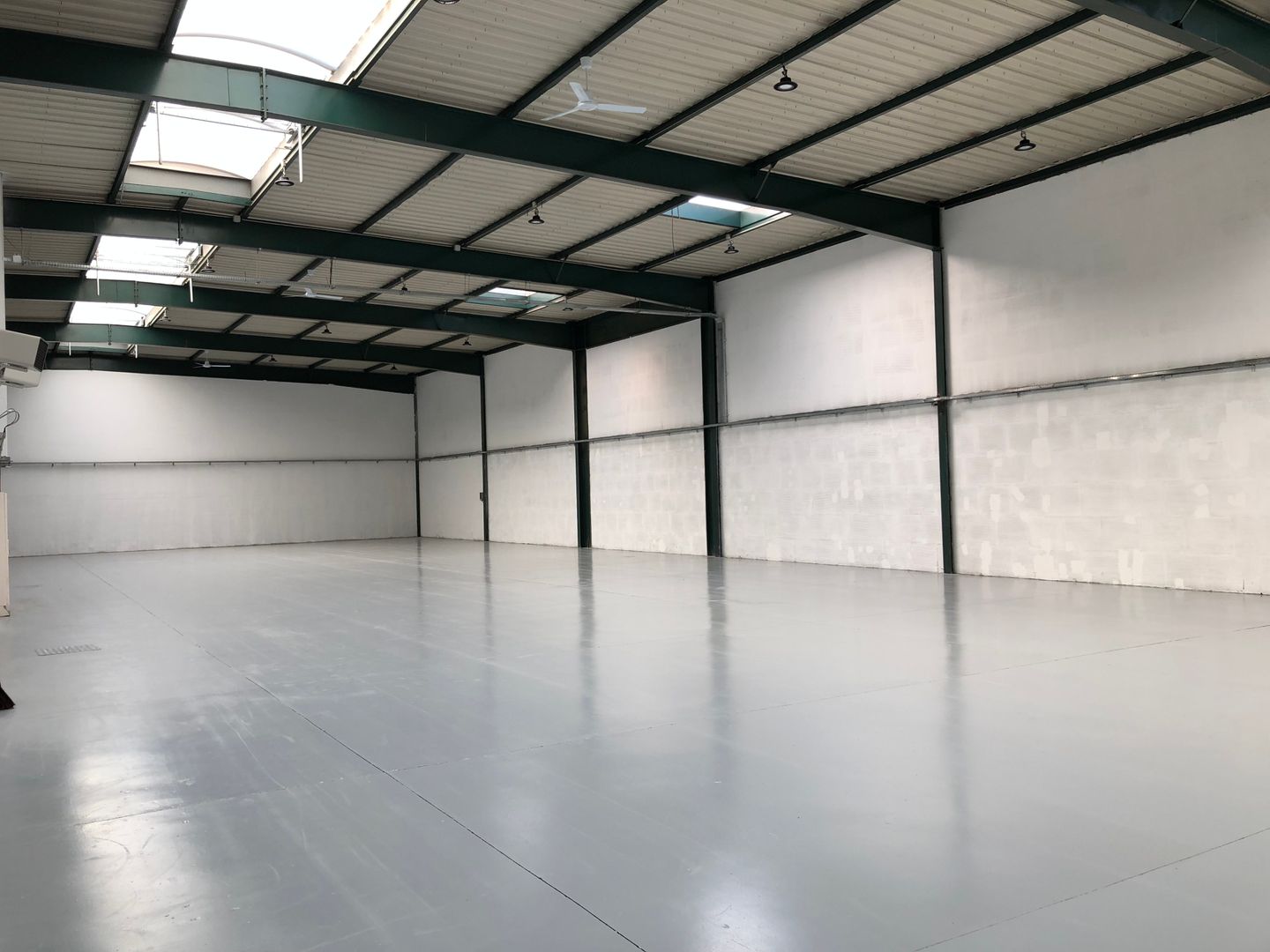 local d'activités de 1 052m², Villepinte (Seine-Saint-Denis)