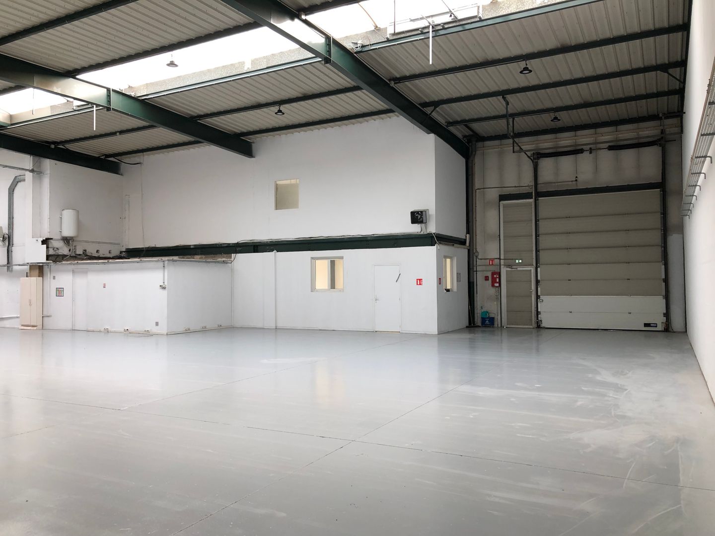 local d'activités de 1 052m², Villepinte (Seine-Saint-Denis)