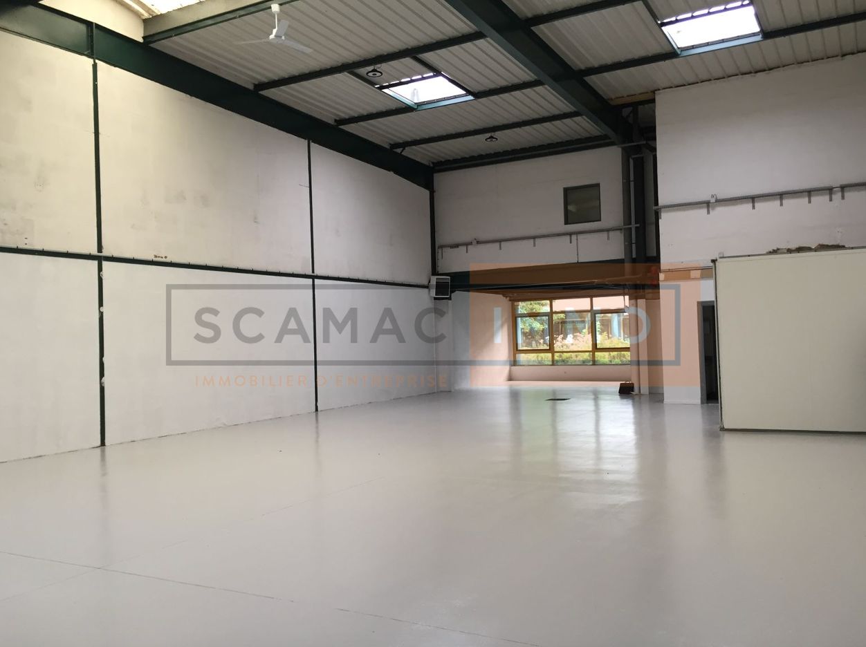 local d'activités de 734m², Villepinte (Seine-Saint-Denis)
