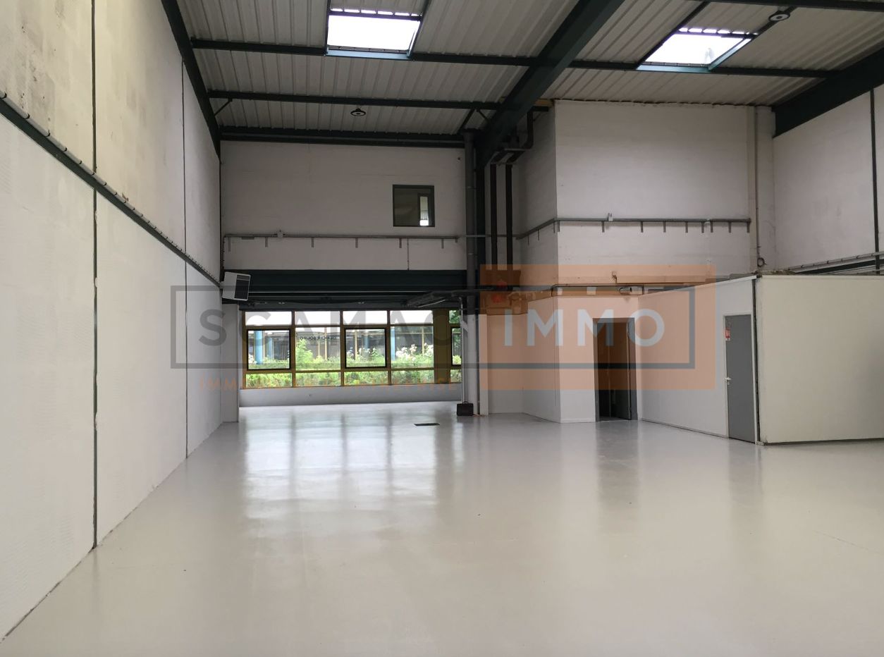 local d'activités de 734m², Villepinte (Seine-Saint-Denis)