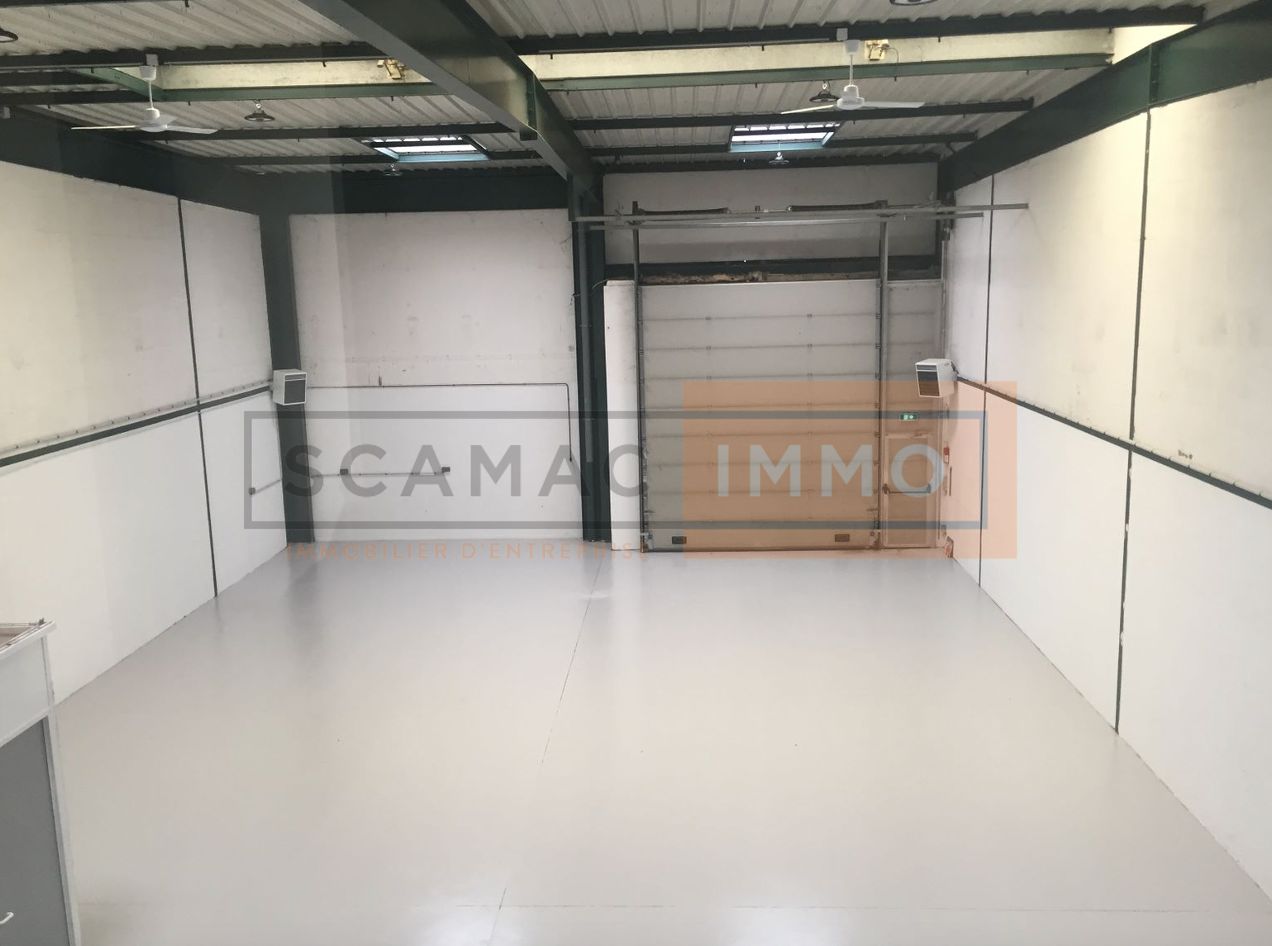 local d'activités de 734m², Villepinte (Seine-Saint-Denis)