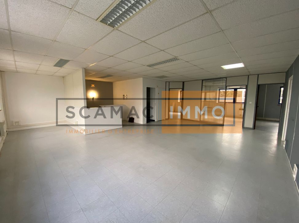 bureau de 151m², Mitry-Mory (Seine-et-Marne)