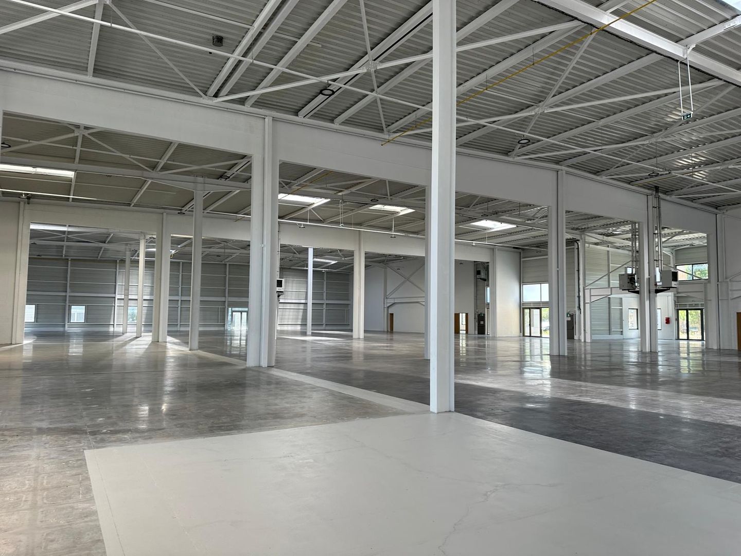 local d'activités de 902m², Le Blanc-Mesnil (Seine-Saint-Denis)