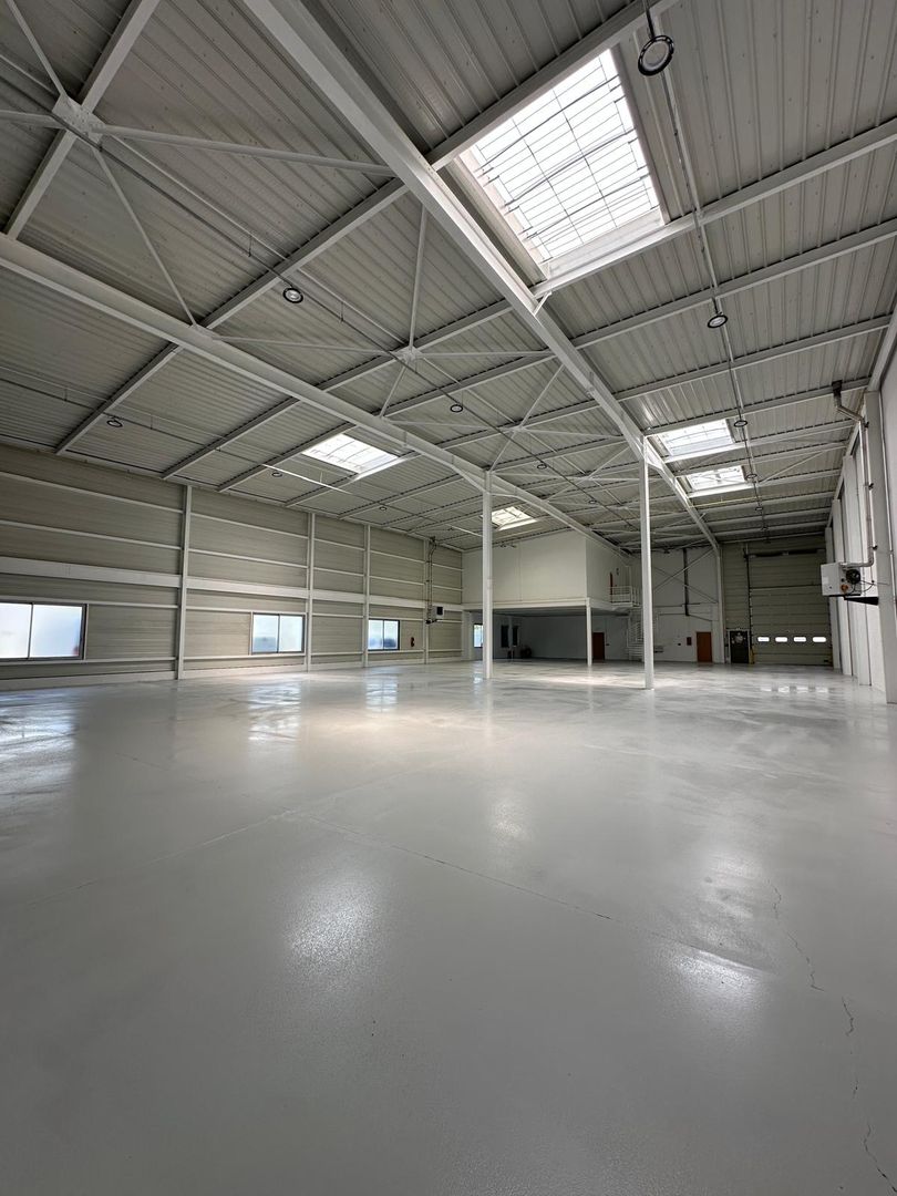 local d'activités de 902m², Le Blanc-Mesnil (Seine-Saint-Denis)