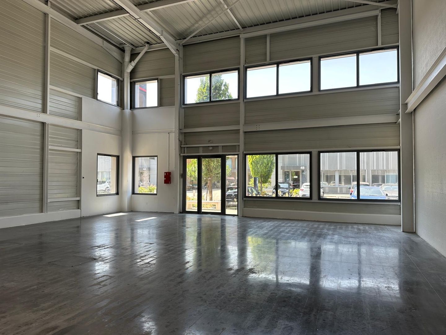 local d'activités de 902m², Le Blanc-Mesnil (Seine-Saint-Denis)