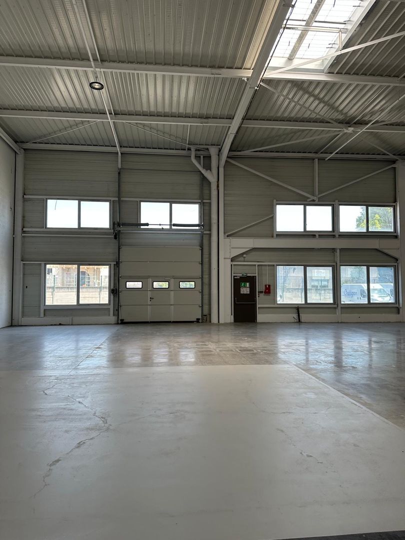 local d'activités de 902m², Le Blanc-Mesnil (Seine-Saint-Denis)