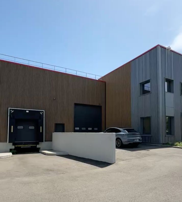 local d'activités de 1 670m², Le Blanc-Mesnil (Seine-Saint-Denis)