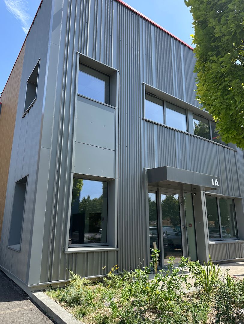 local d'activités de 1 670m², Le Blanc-Mesnil (Seine-Saint-Denis)