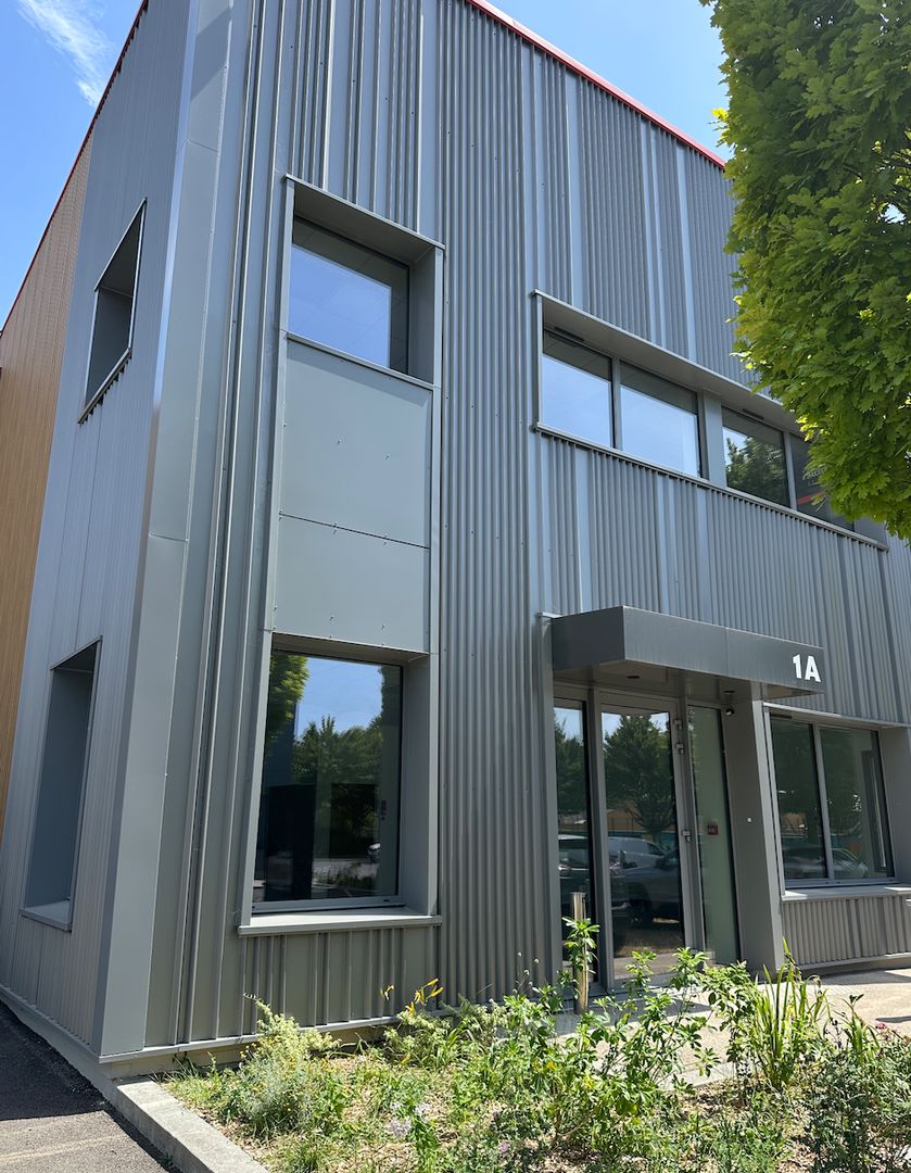 local d'activités de 1 670m², Le Blanc-Mesnil (Seine-Saint-Denis)