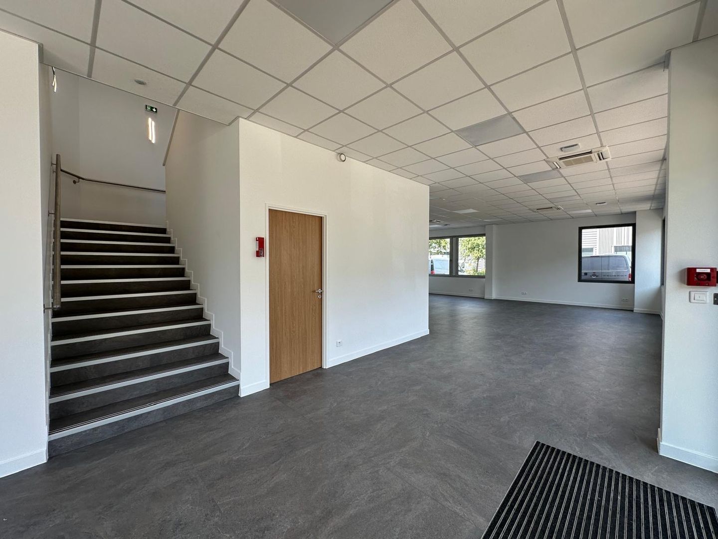 local d'activités de 991m², Le Blanc-Mesnil (Seine-Saint-Denis)