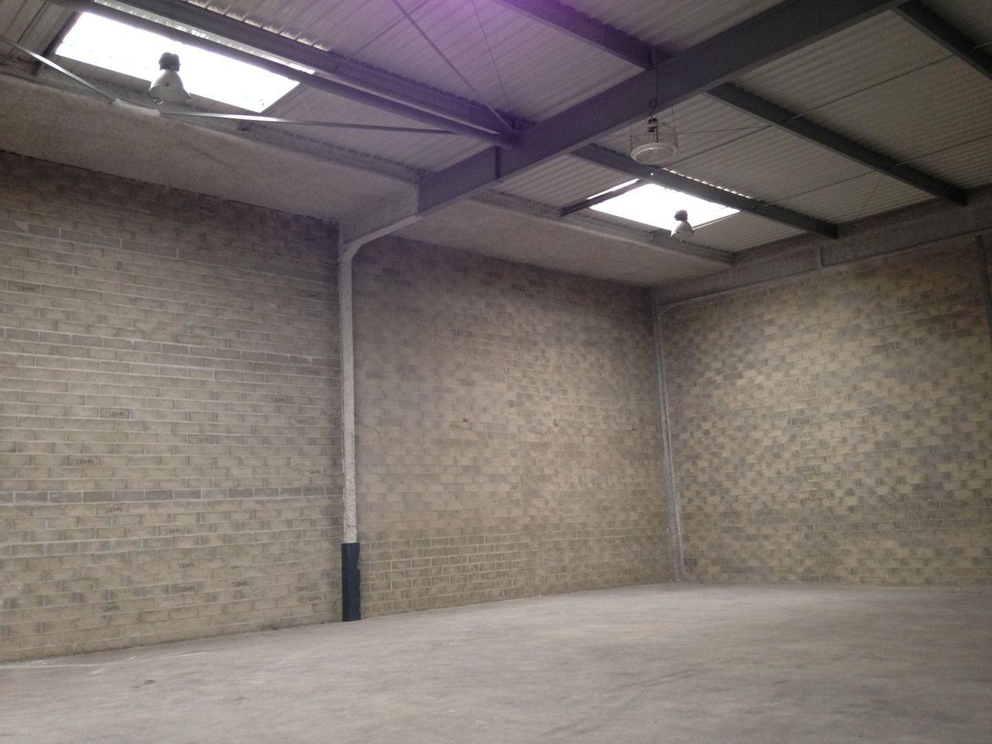 local d'activités de 473m², Goussainville (Val-d'Oise)