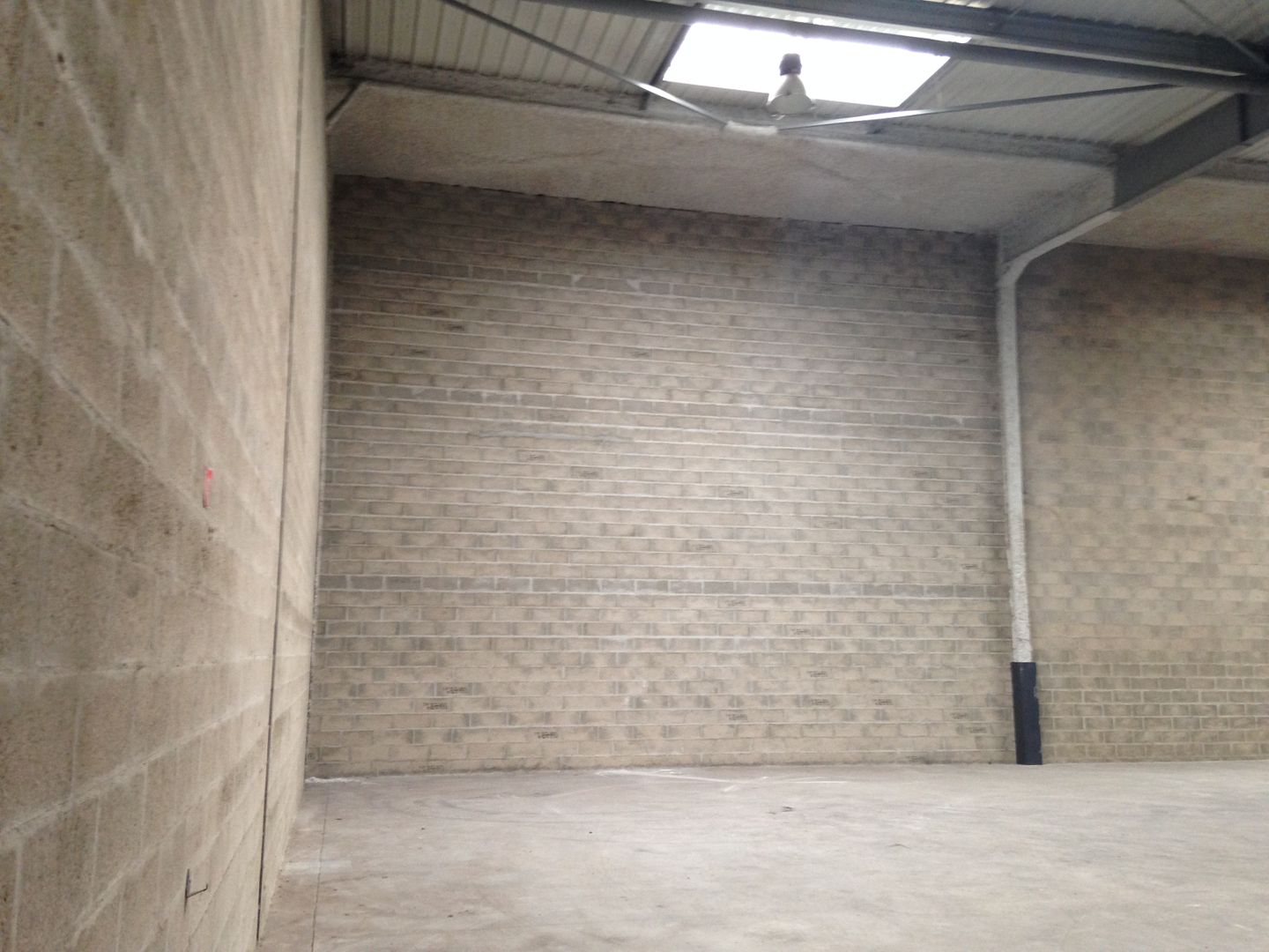 local d'activités de 473m², Goussainville (Val-d'Oise)