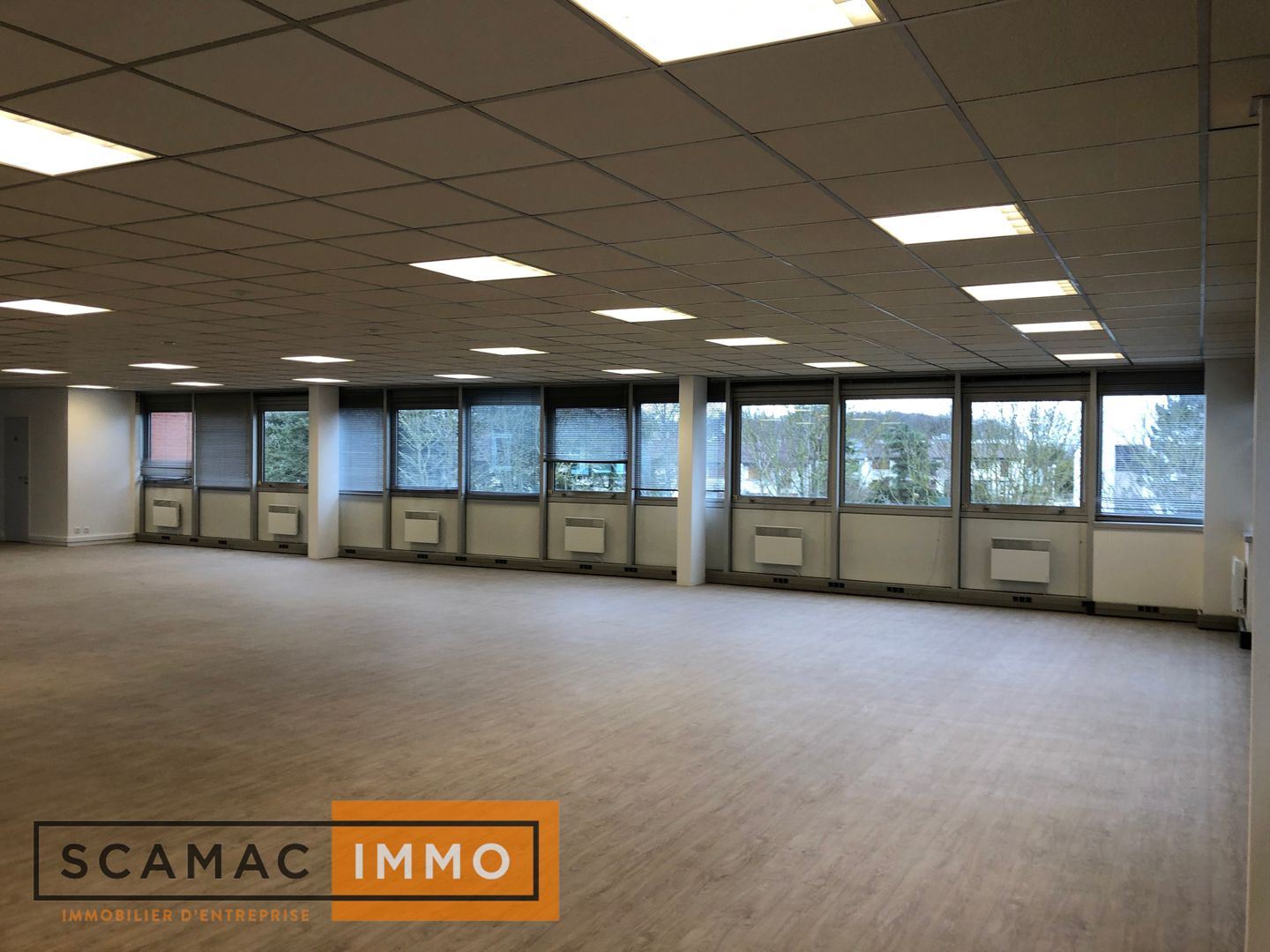 entrepôt de 644m², Les Ulis (Essonne)