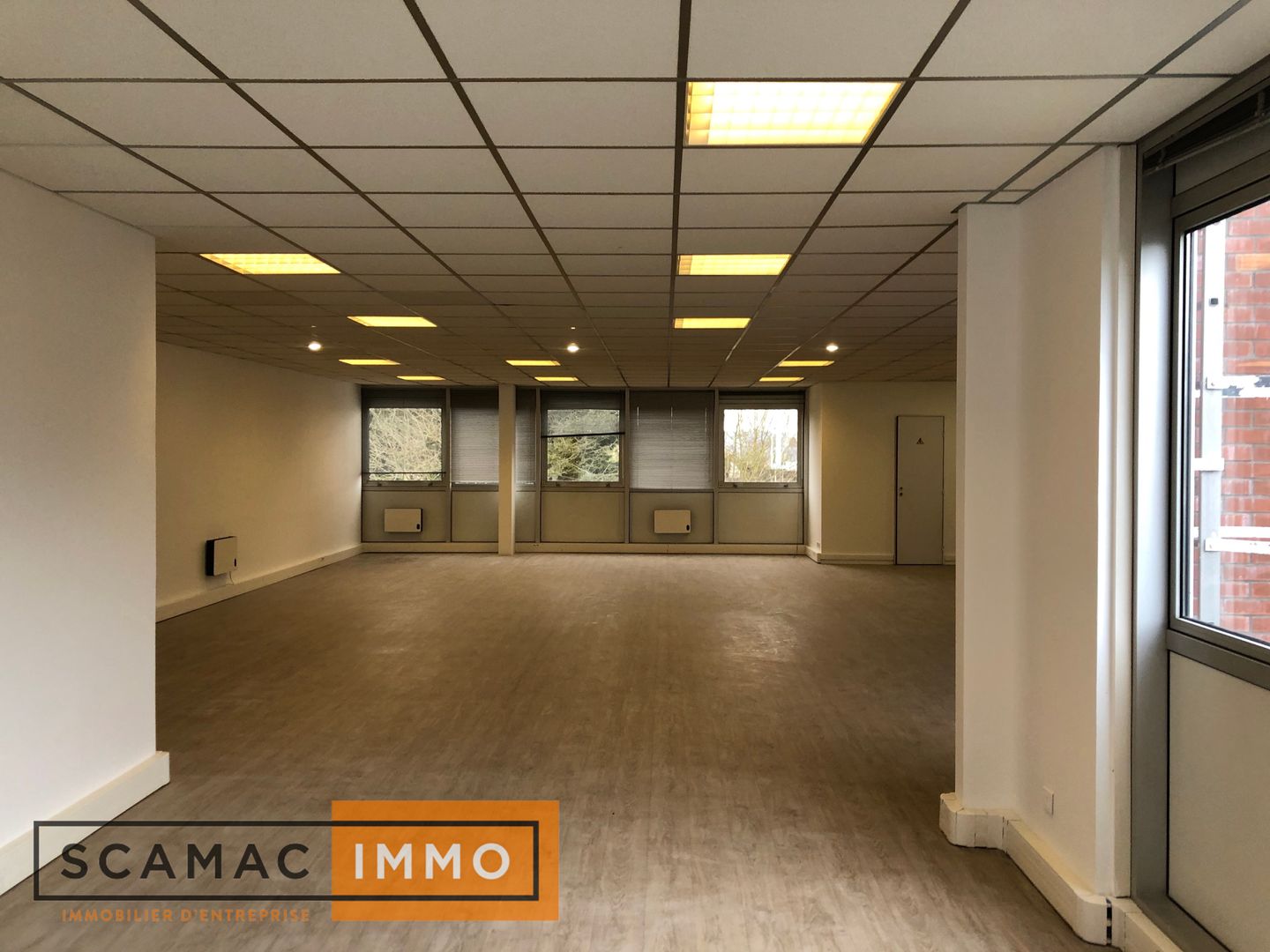 entrepôt de 644m², Les Ulis (Essonne)