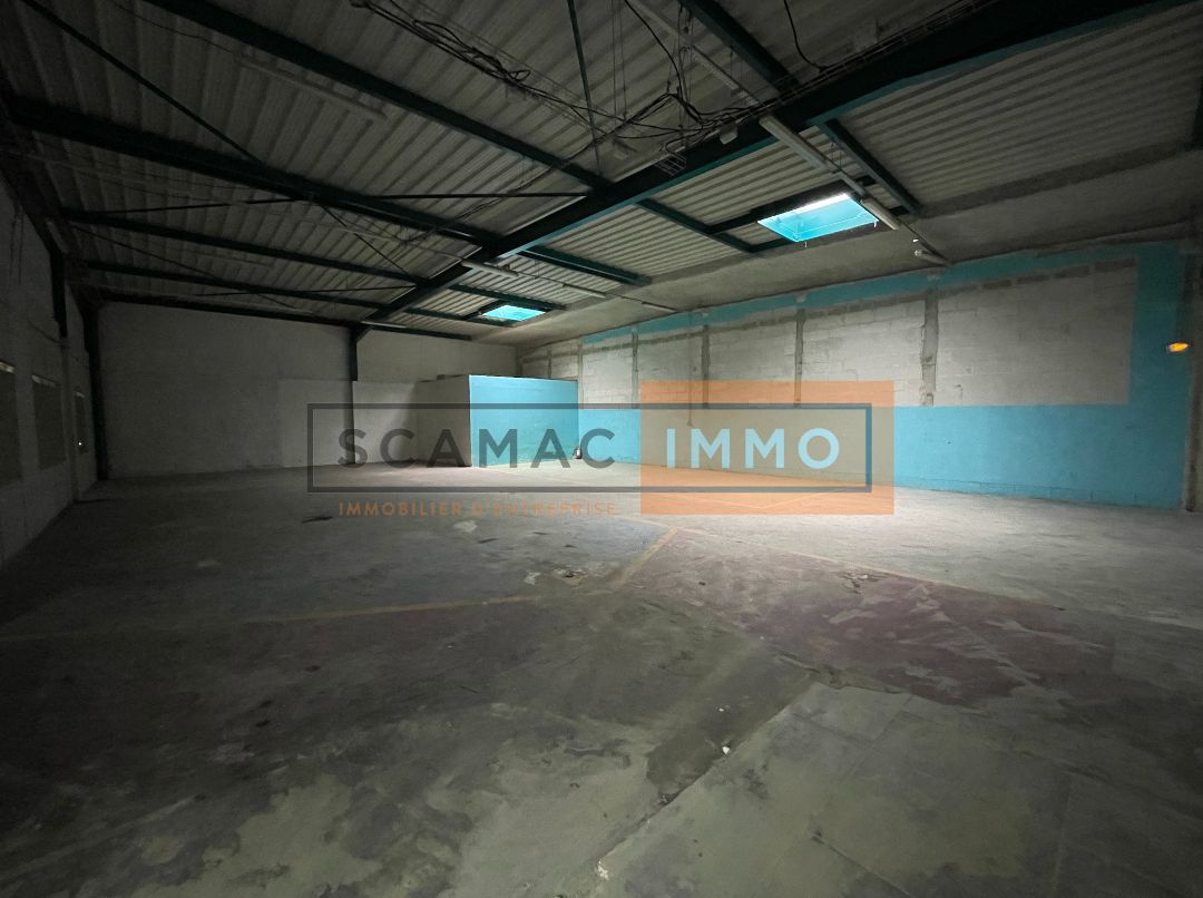 local d'activités de 1 239m², Tremblay-en-France (Seine-Saint-Denis)