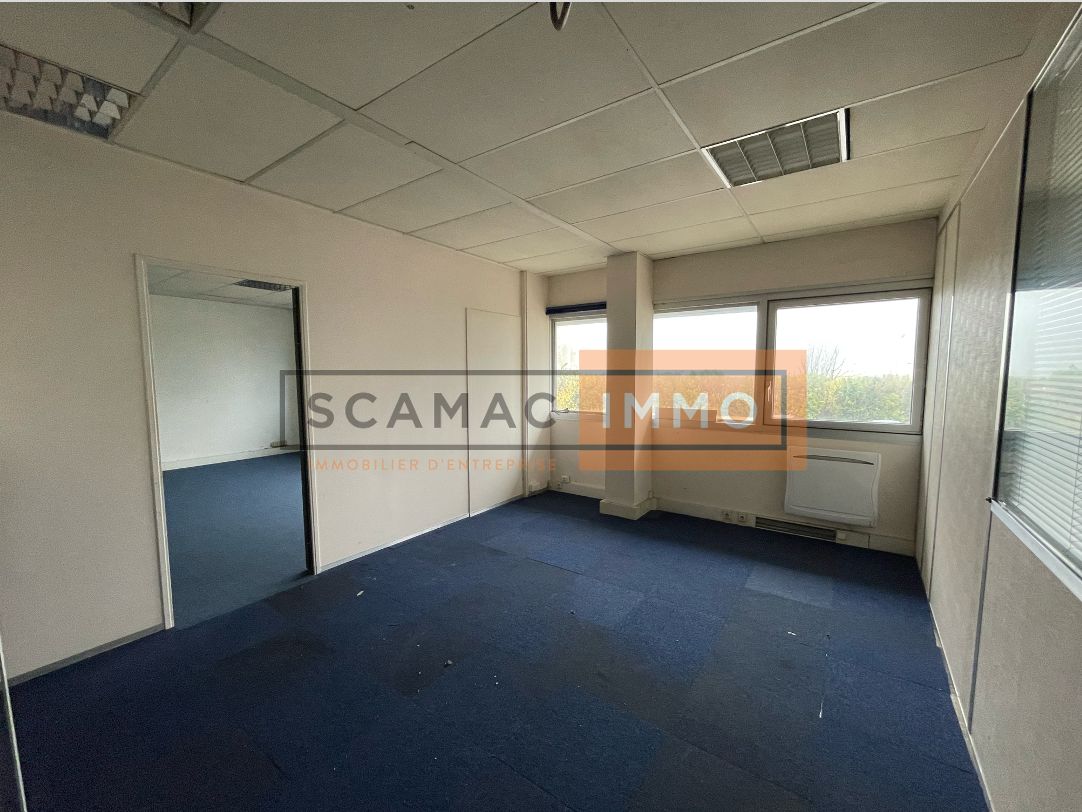local d'activités de 1 239m², Tremblay-en-France (Seine-Saint-Denis)